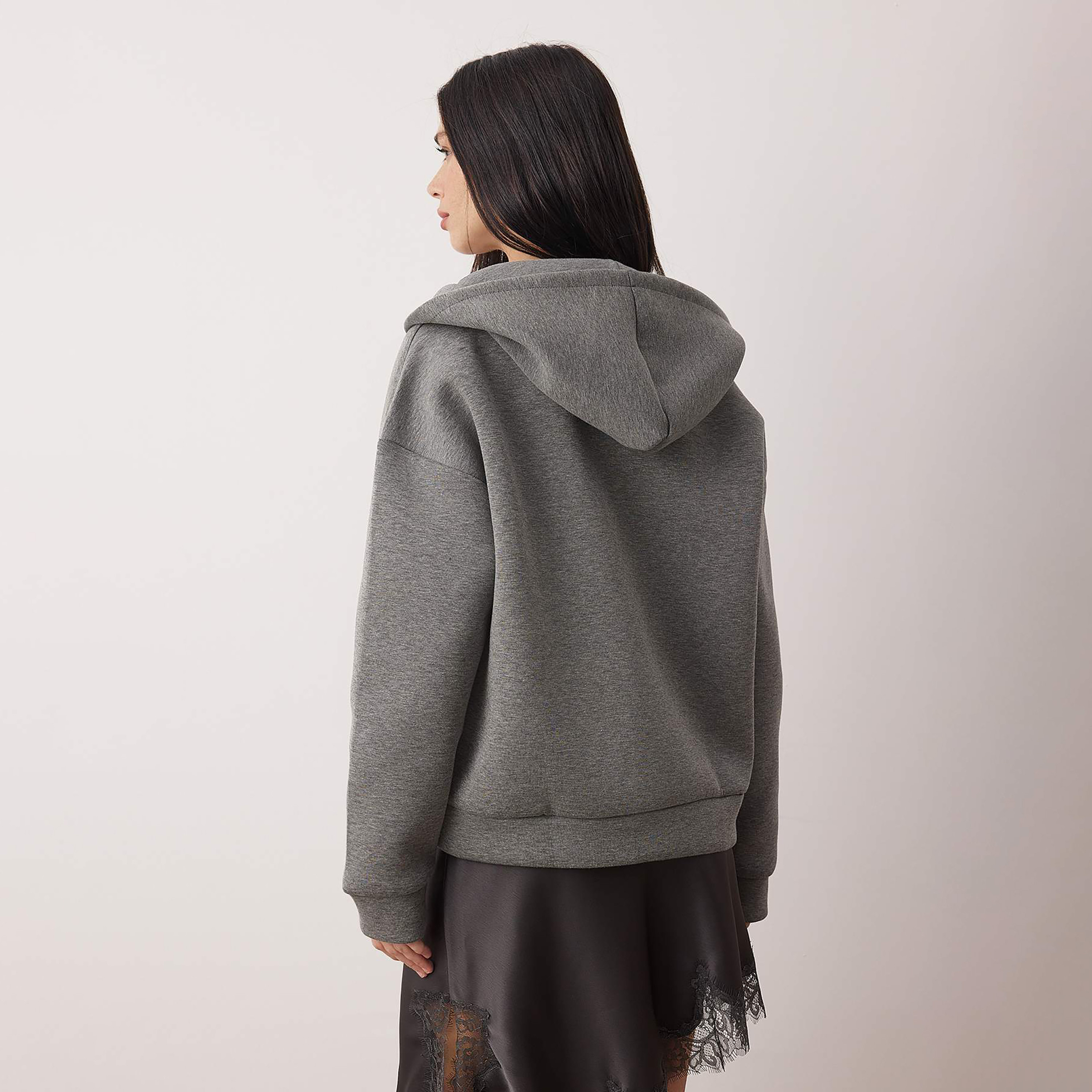 هودي حريمي بأكمام ساقطة من ترendyol-women-clothing-hoodiesandsweatshirts-sweatshirts-image-3