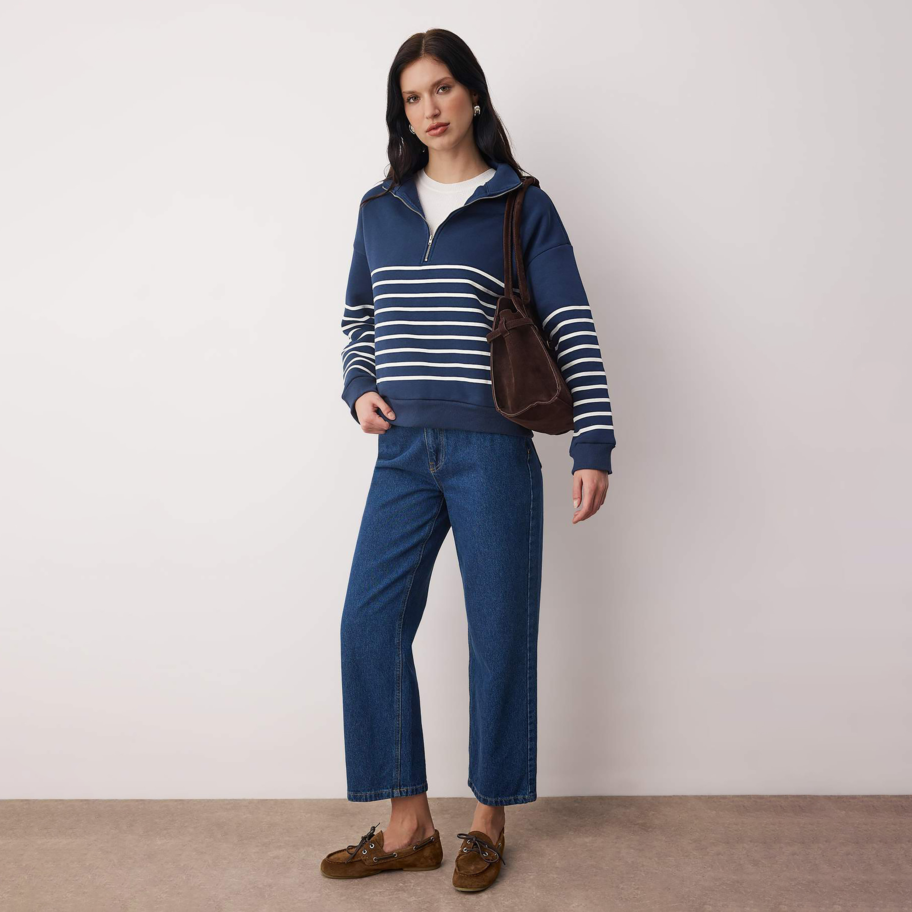 سويت شيرت حريمي مخطط بلون الكحلي بياقة مرتفعة وأكمام ساقطة من تريندyول ميلا-women-clothing-hoodiesandsweatshirts-sweatshirts-image-2