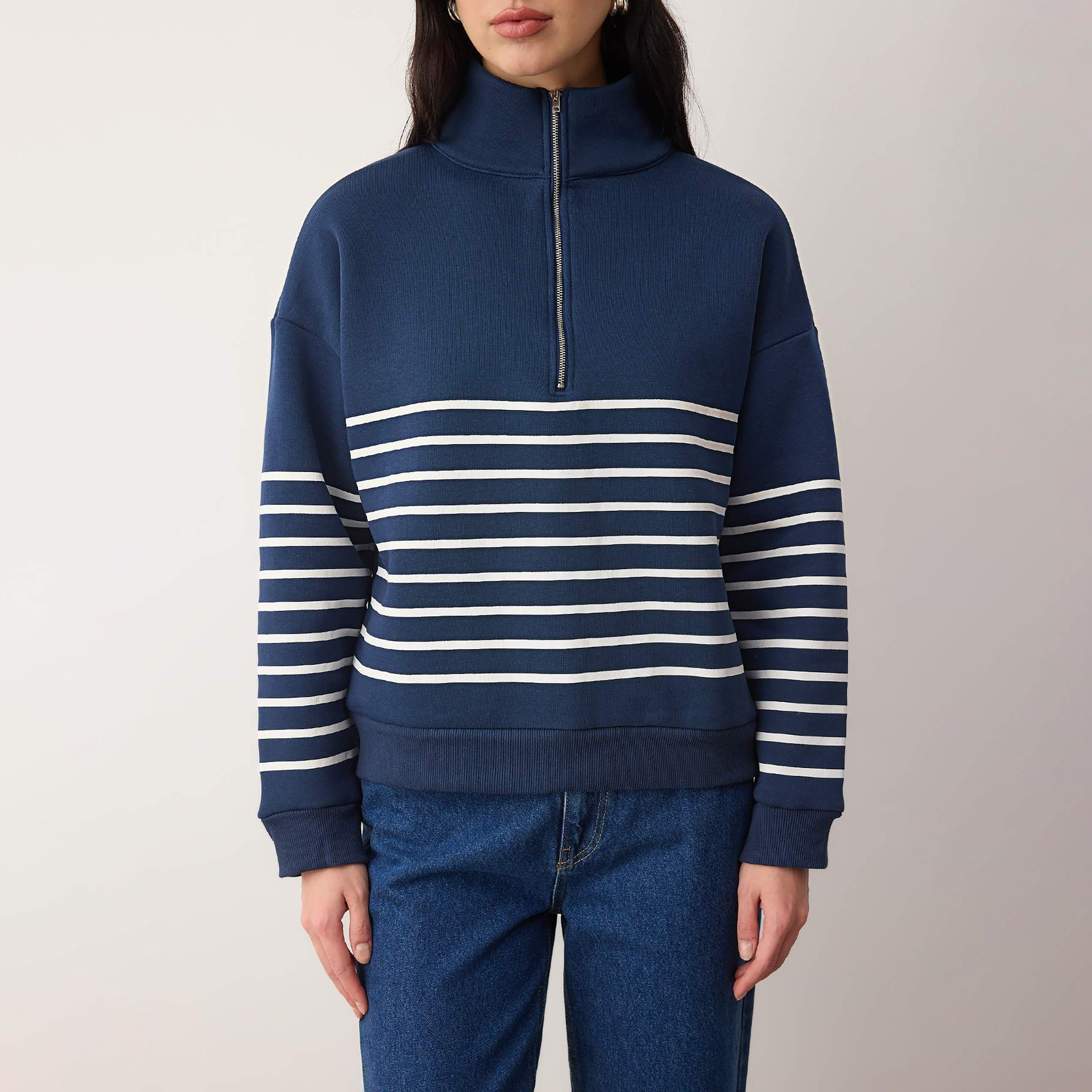سويت شيرت حريمي مخطط بلون الكحلي بياقة مرتفعة وأكمام ساقطة من تريندyول ميلا-women-clothing-hoodiesandsweatshirts-sweatshirts-image-4