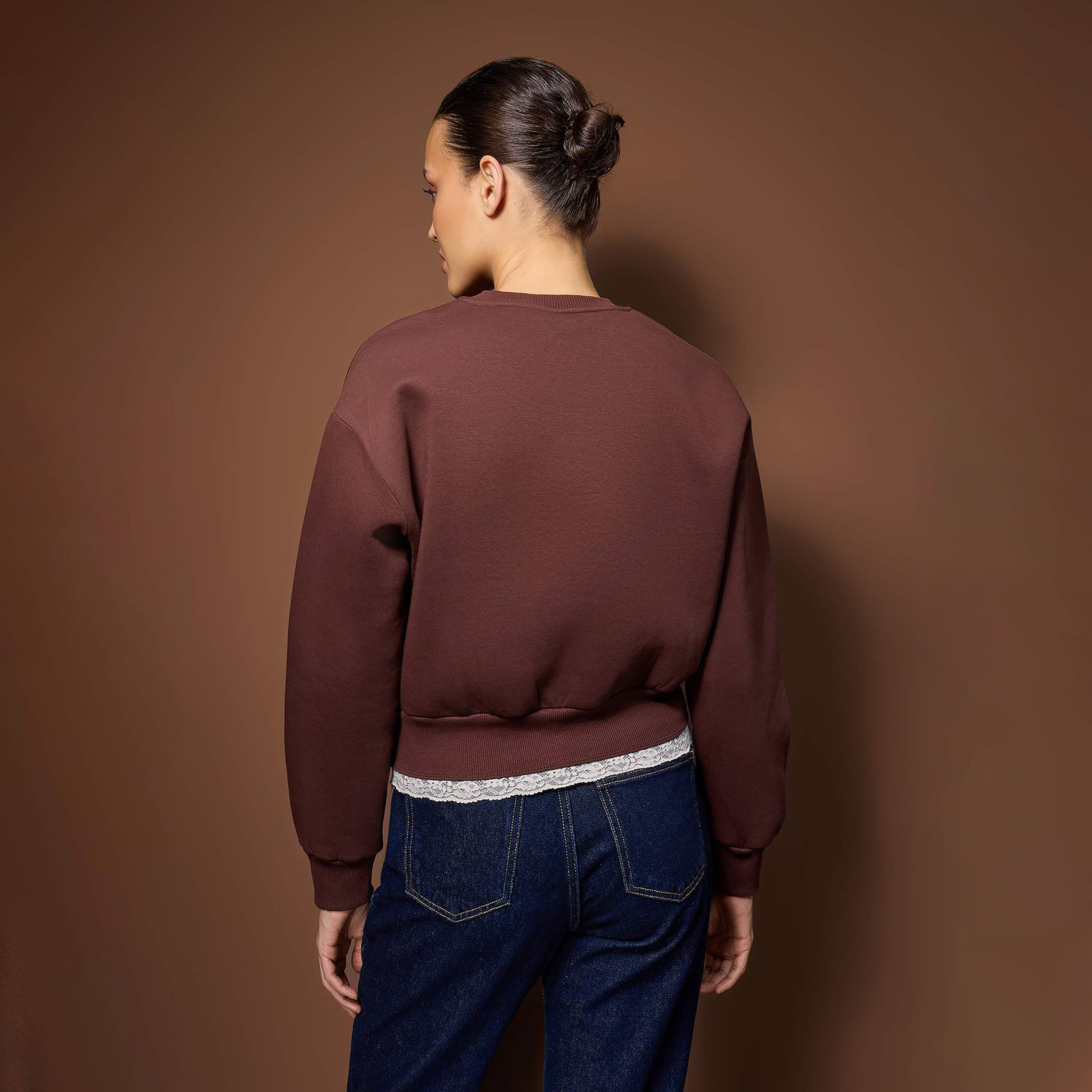 سويت شيرت حريمي بني بأكمام مسدلة من تريندyol ميلا-women-clothing-hoodiesandsweatshirts-sweatshirts-image-3