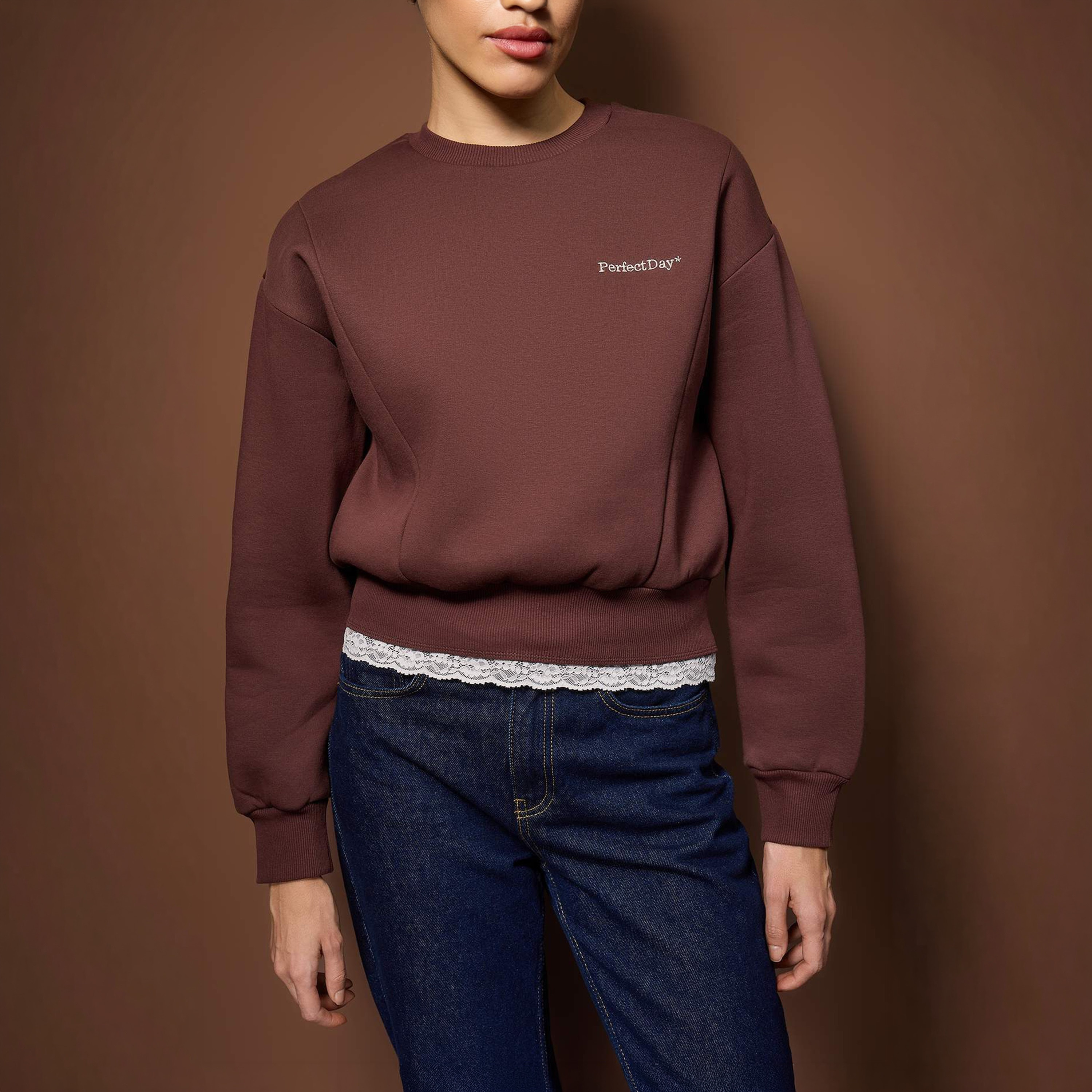 سويت شيرت حريمي بني بأكمام مسدلة من تريندyol ميلا-women-clothing-hoodiesandsweatshirts-sweatshirts-image-4