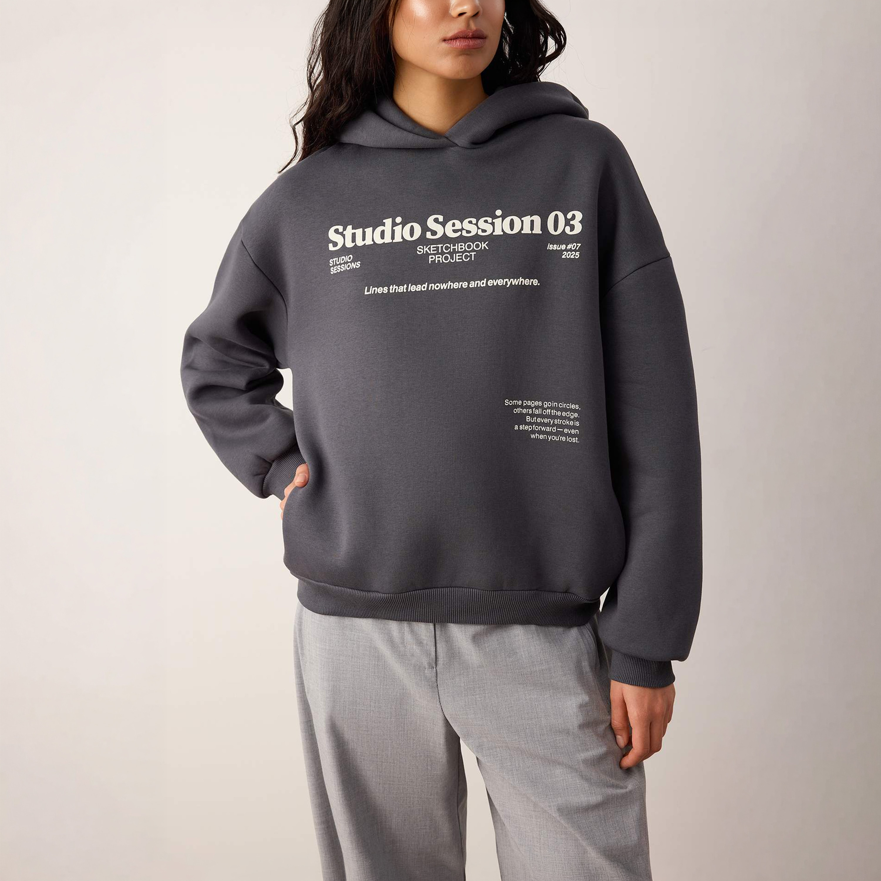 هودي حريمي رمادي بطبعة جرافيك وأكمام ساقطة من ترينديول ميلا-women-clothing-hoodiesandsweatshirts-sweatshirts-image-5