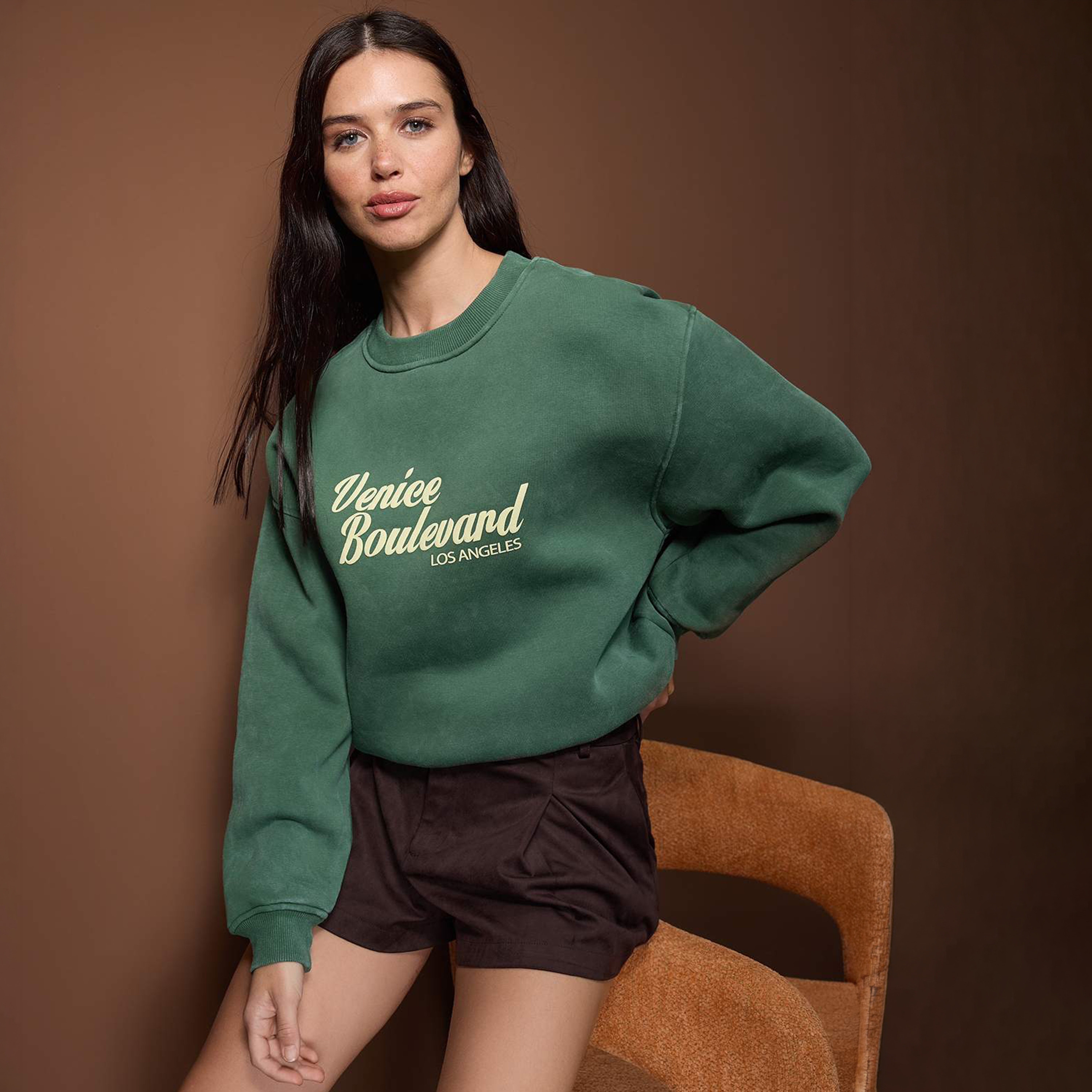 سويت شيرت حريمي أخضر بطبعة جرافيك وأكمام منسدلة من تريندyول ميلا-women-clothing-hoodiesandsweatshirts-sweatshirts-image-1