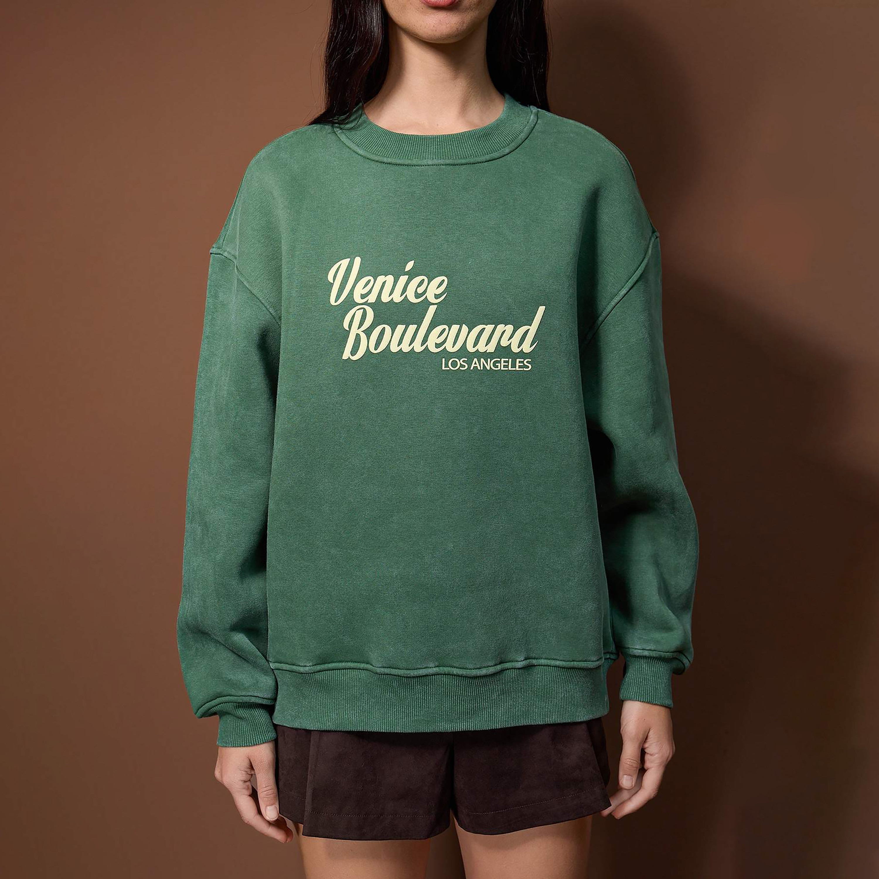 سويت شيرت حريمي أخضر بطبعة جرافيك وأكمام منسدلة من تريندyول ميلا-women-clothing-hoodiesandsweatshirts-sweatshirts-image-4