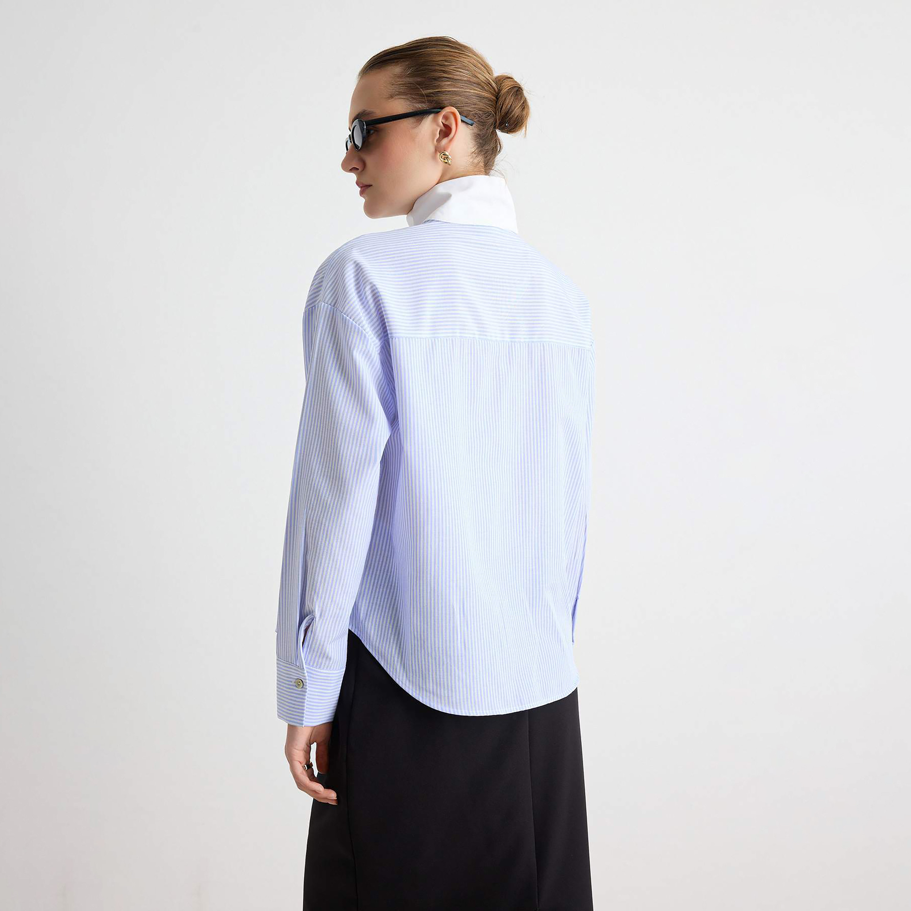 قميص حريمي أزرق مخطط بياقة مرتفعة وأكمام مسدلة من ترينديول ميلا-women-clothing-shirtsandblouses-shirts-image-3