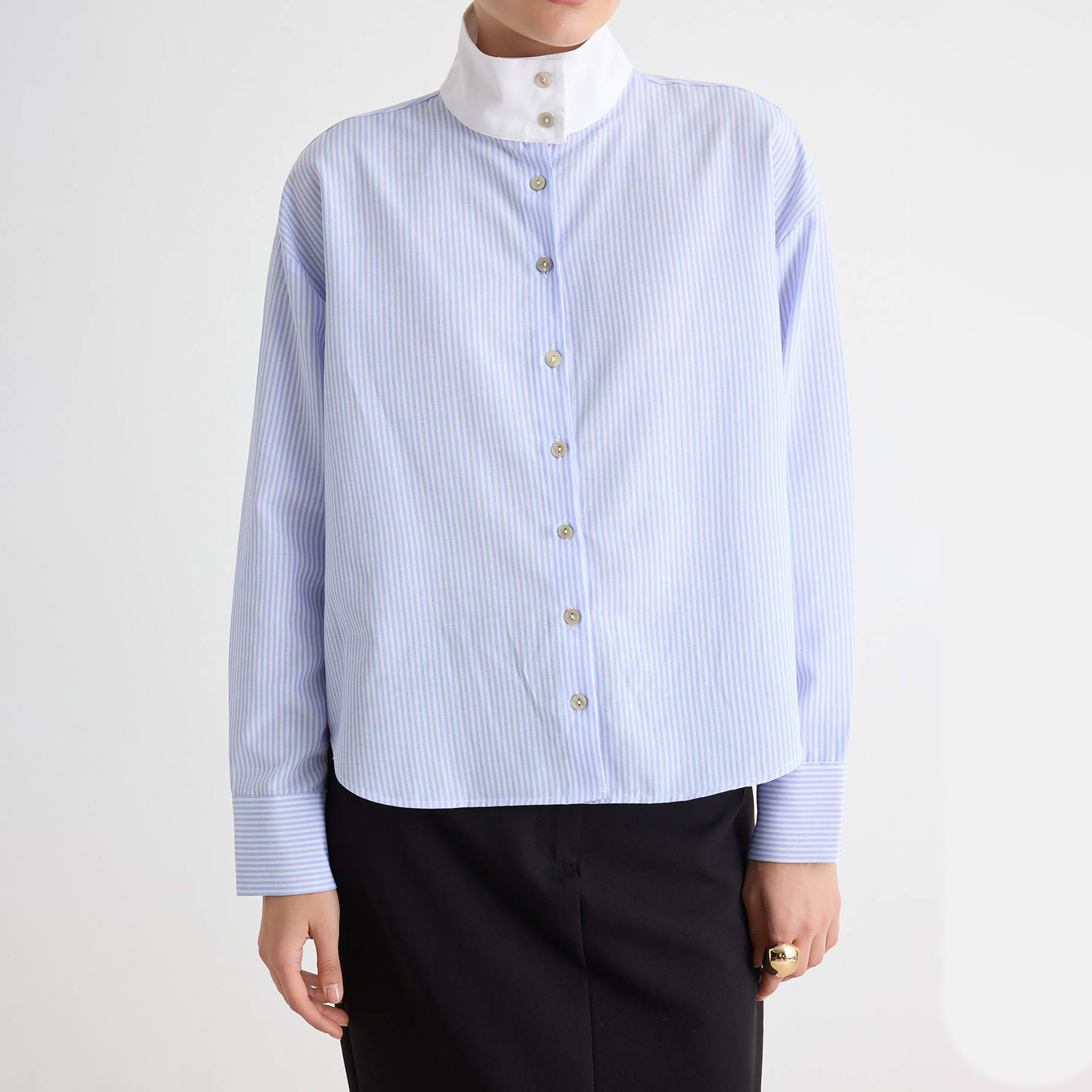 قميص حريمي أزرق مخطط بياقة مرتفعة وأكمام مسدلة من ترينديول ميلا-women-clothing-shirtsandblouses-shirts-image-4