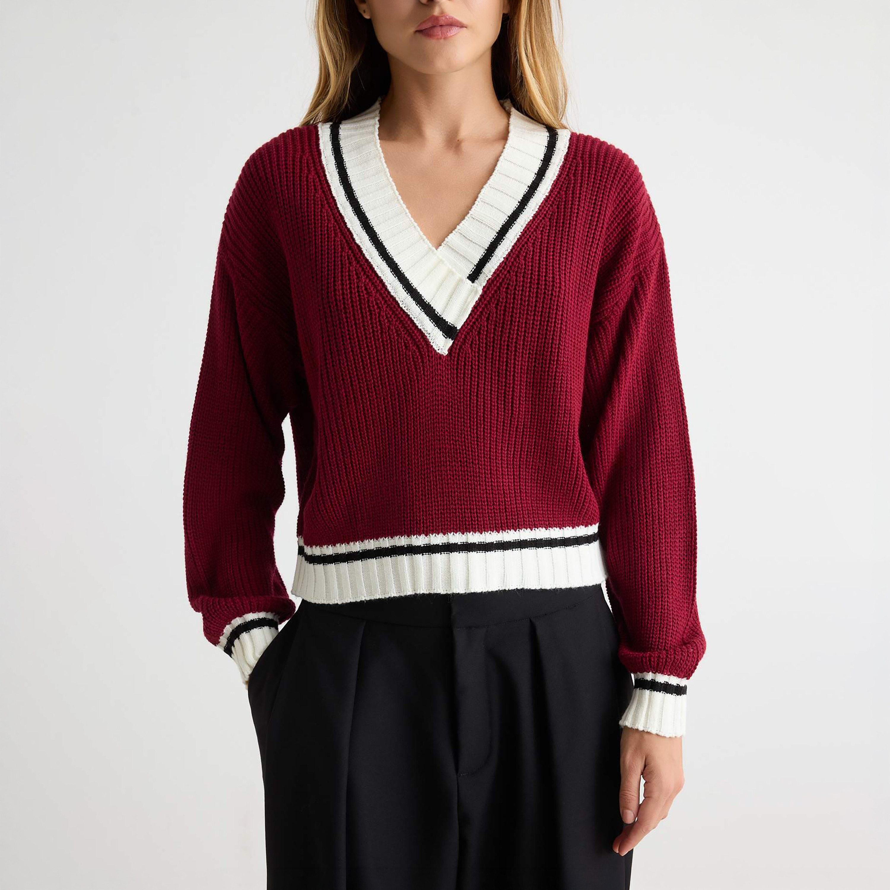بلوفر حريمي أحمر بأكمام مسدلة وتفاصيل متباينة من ترينديول ميلا-women-winterwear-cardigansandjumpers-jumpers-image-4