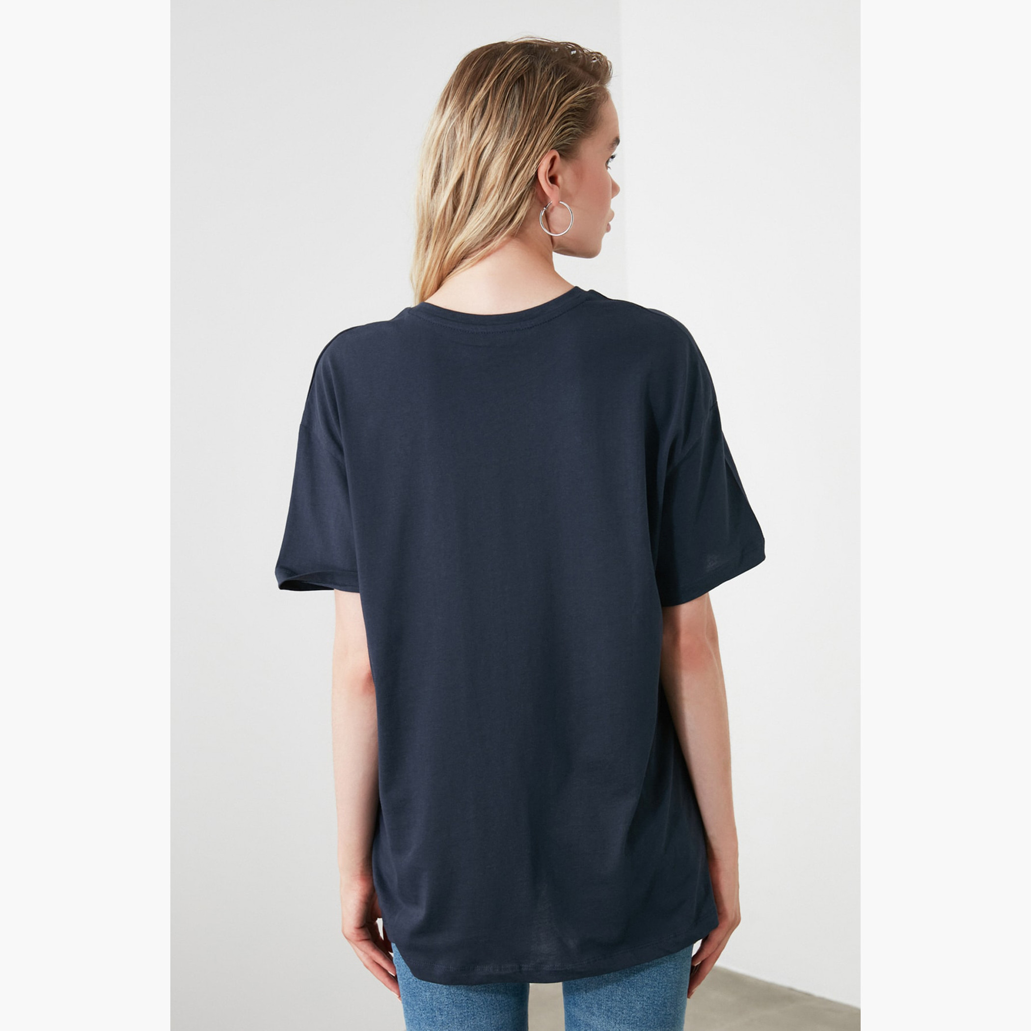 تيشيرت بياقة ضيقة وأكمام قصيرة وطبعات جرافيك من ترينديول-women-clothing-tshirts-image-4