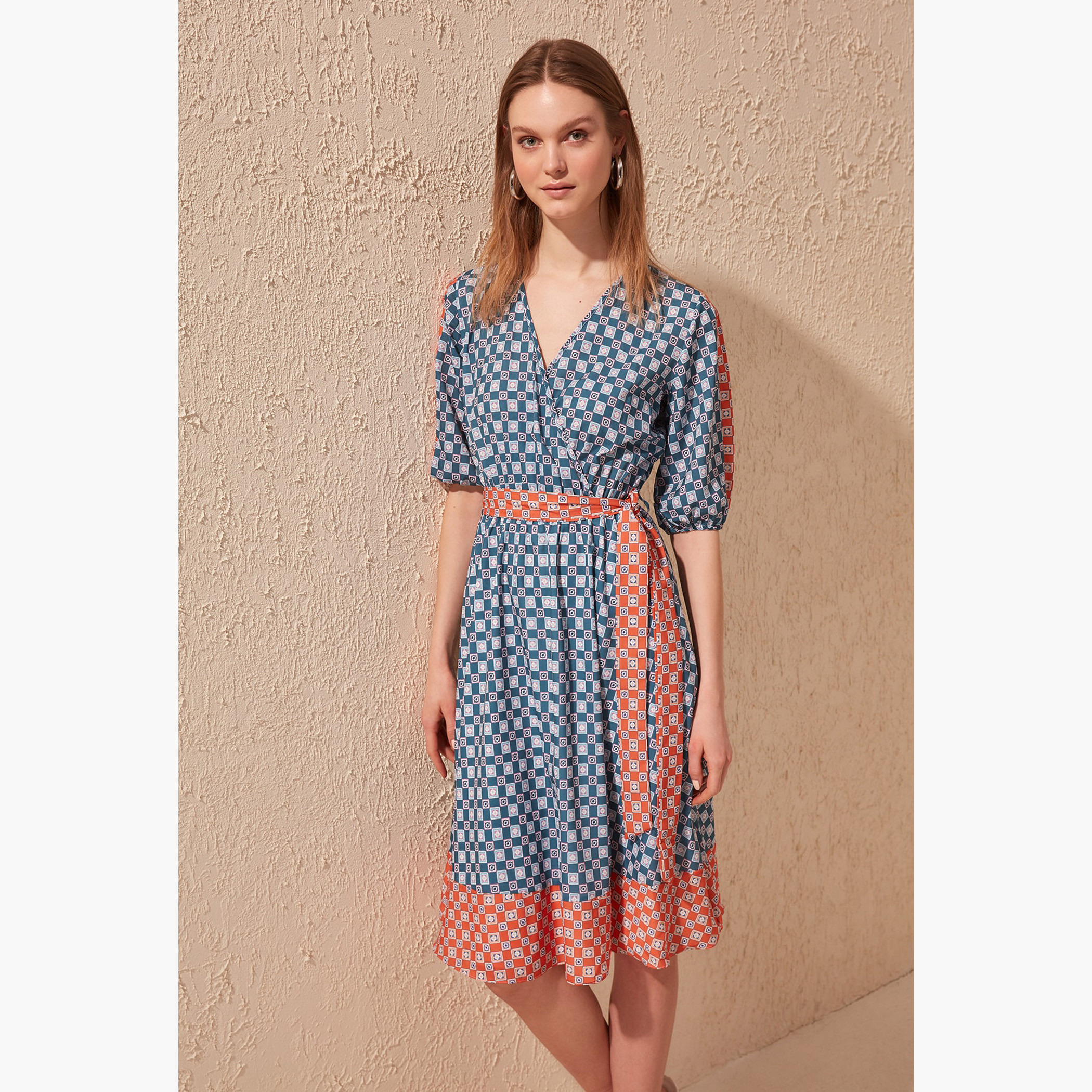 فستان ميدي ملفوف بأكمام فانوس وطبعات من ترينديول-women-clothing-dresses-image-2
