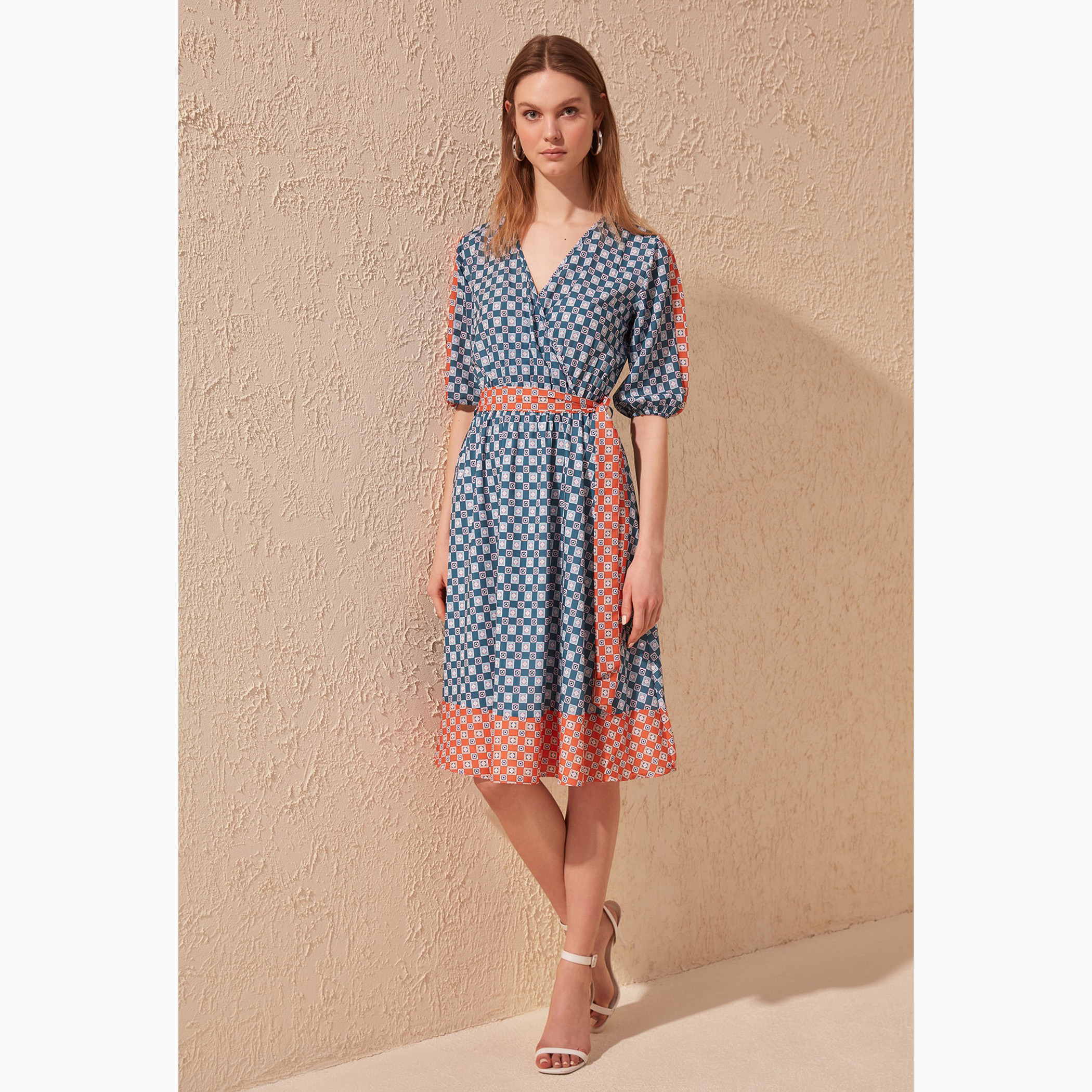 فستان ميدي ملفوف بأكمام فانوس وطبعات من ترينديول-women-clothing-dresses-image-3