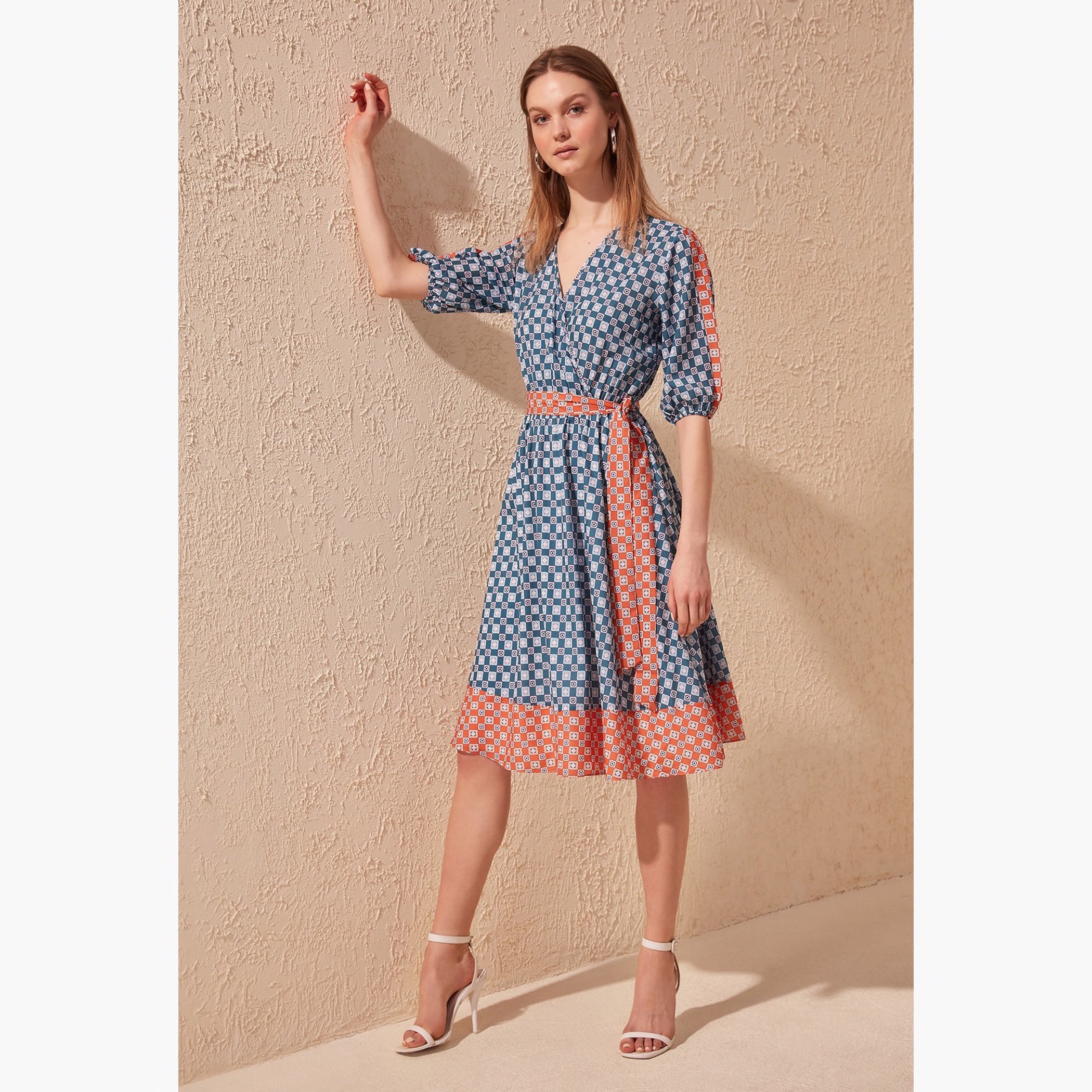 فستان ميدي ملفوف بأكمام فانوس وطبعات من ترينديول-women-clothing-dresses-image-4