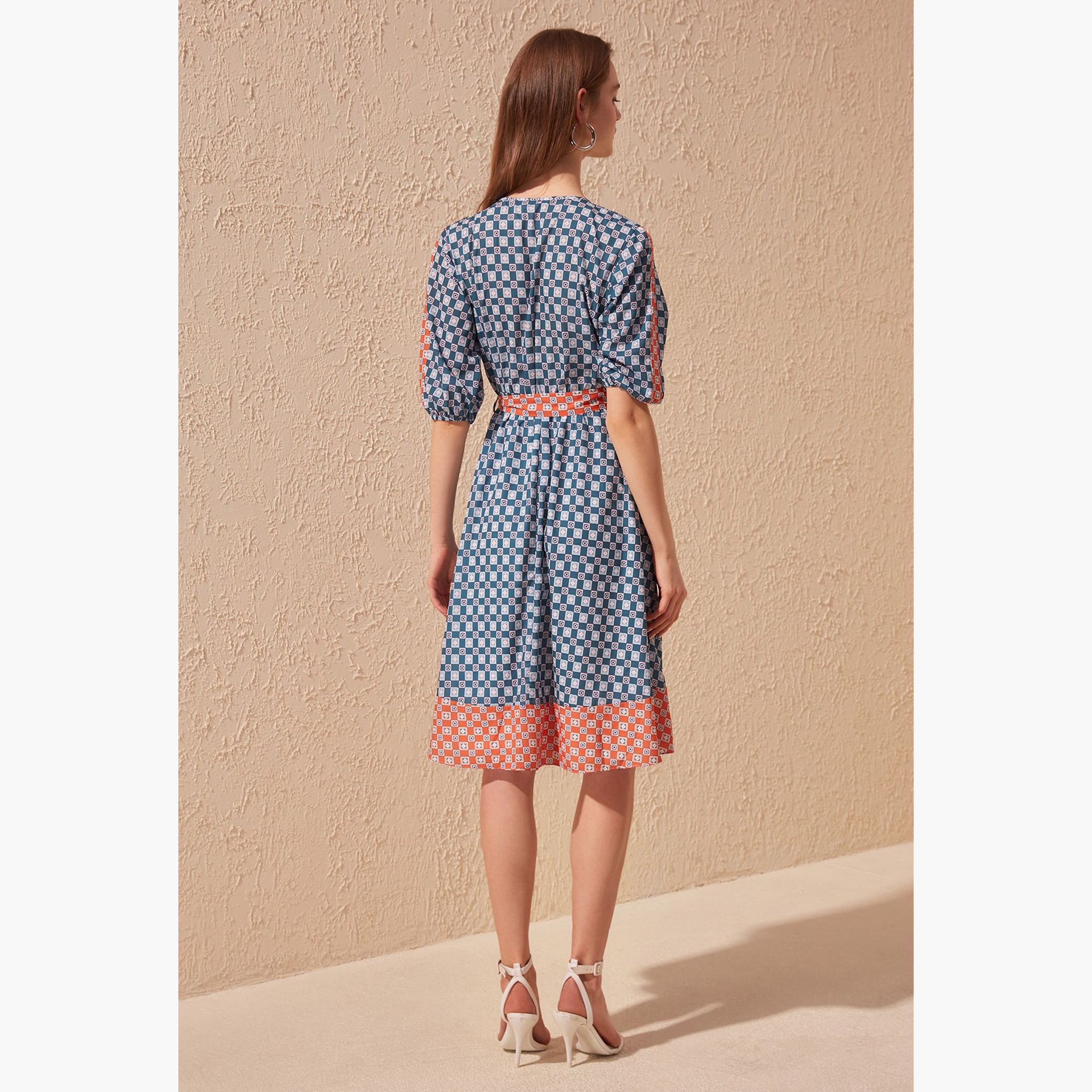 فستان ميدي ملفوف بأكمام فانوس وطبعات من ترينديول-women-clothing-dresses-image-5