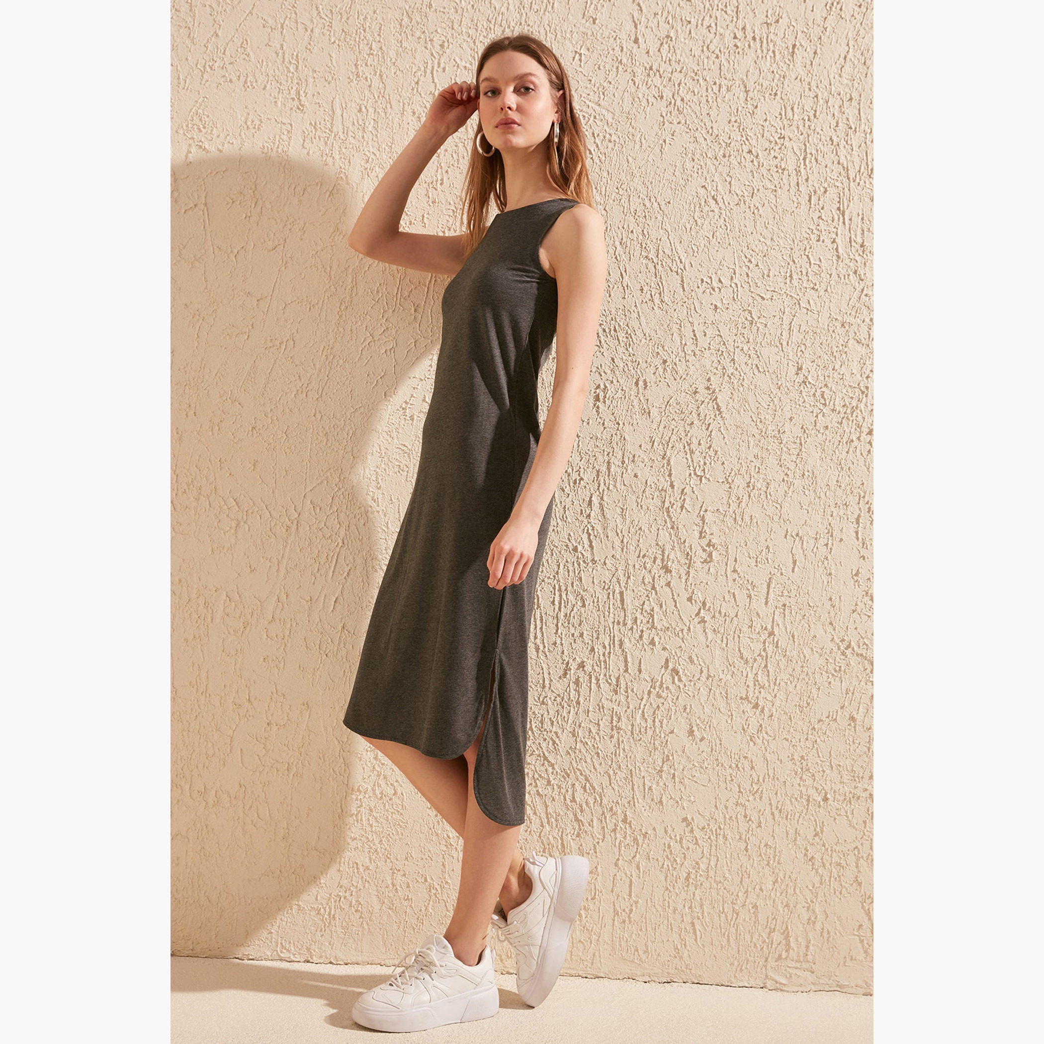 فستان ميدي غير متساو دون أكمام وفتحة جانبية من ترينديول-women-clothing-dresses-image-2