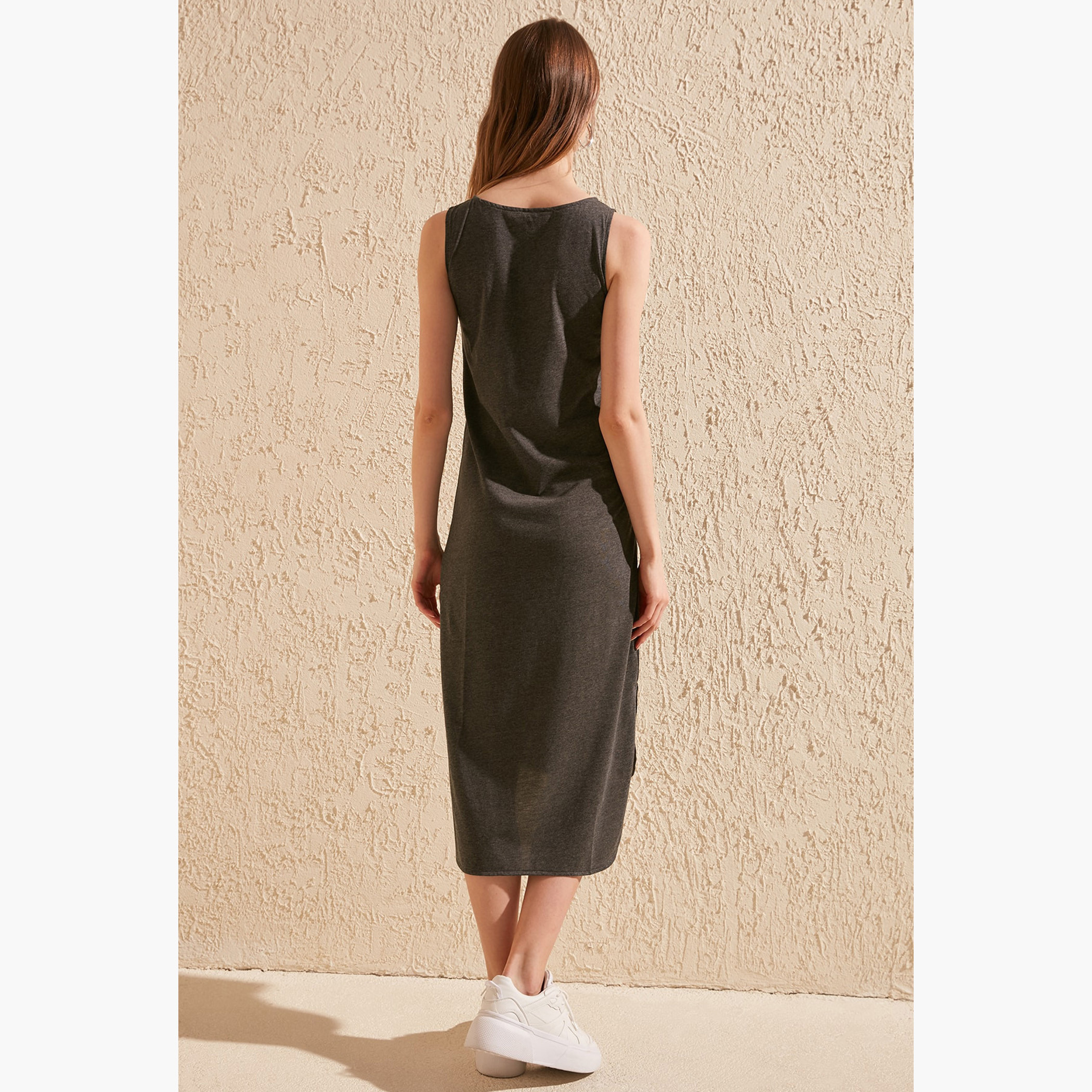 فستان ميدي غير متساو دون أكمام وفتحة جانبية من ترينديول-women-clothing-dresses-image-4