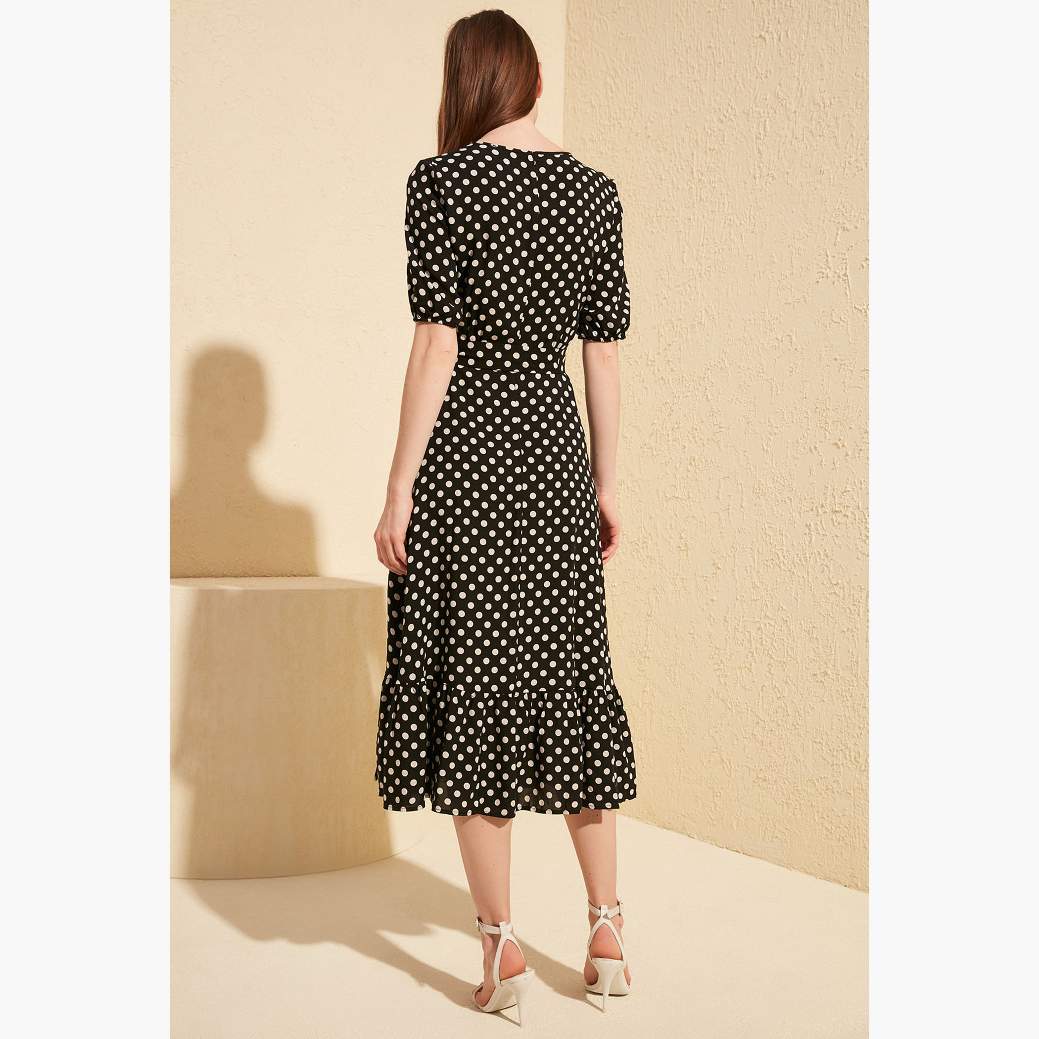 فستان ميدي منقط بفتحة وياقة بفتحة وأكمام باف-women-clothing-dresses-image-9