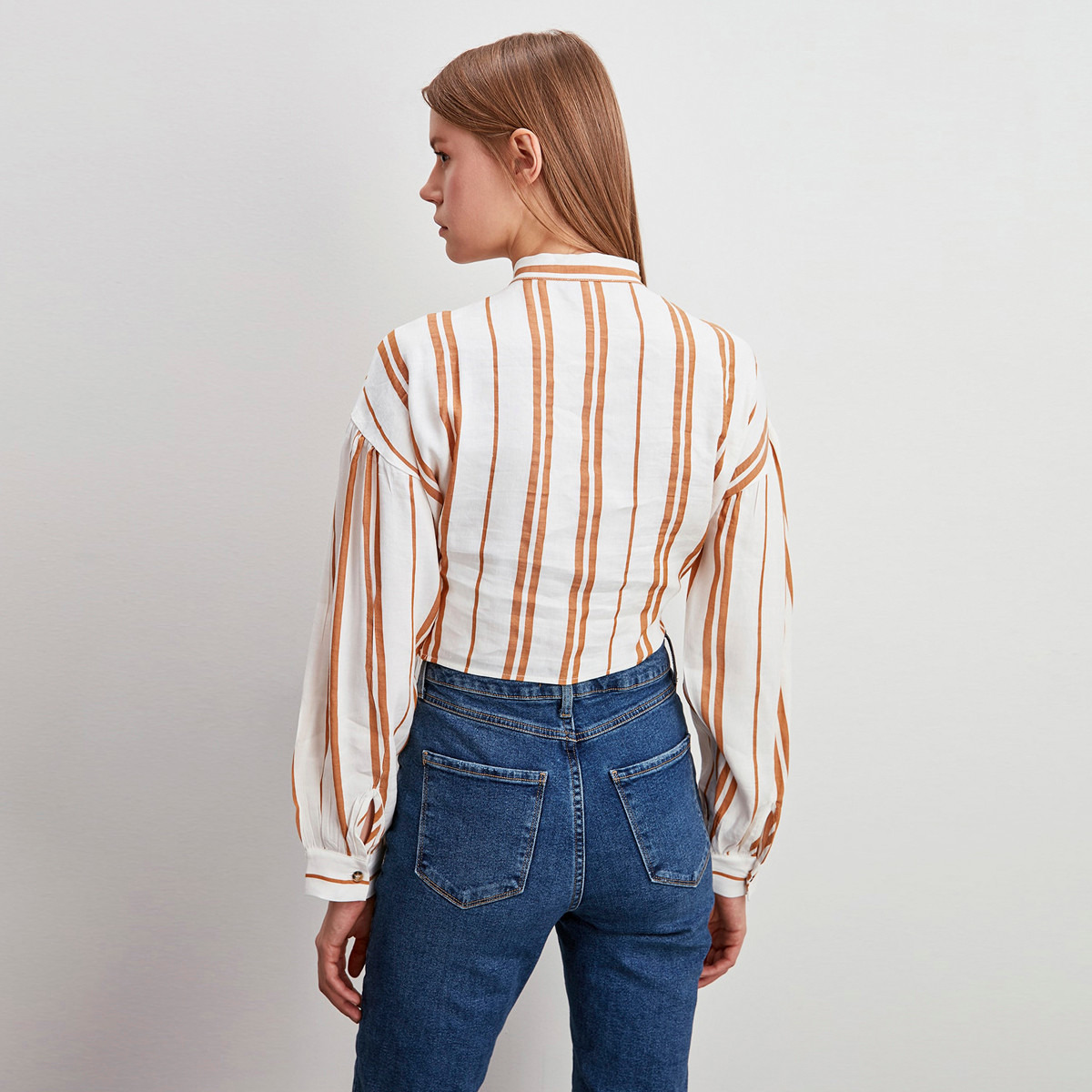 بلوزة مخطّطة بأكمام طويلة وربطة عنق من ترينديول-women-clothing-shirtsandblouses-blouses-image-4