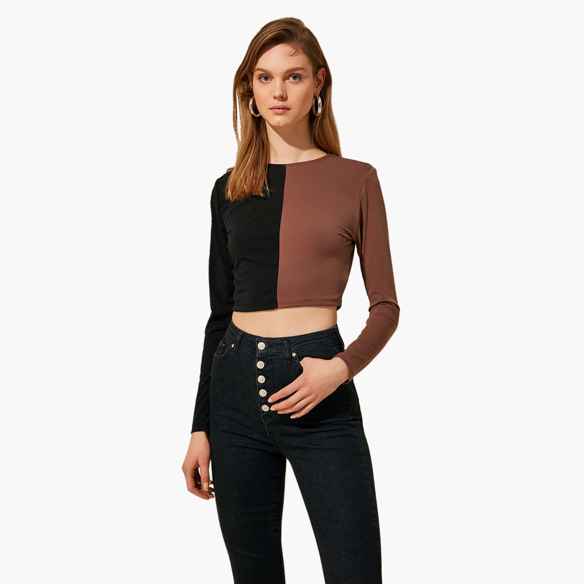 بلوزة بقوالب ملونة وياقة مستديرة وأكمام طويلة من ترينديول-women-clothing-tshirts-image-2