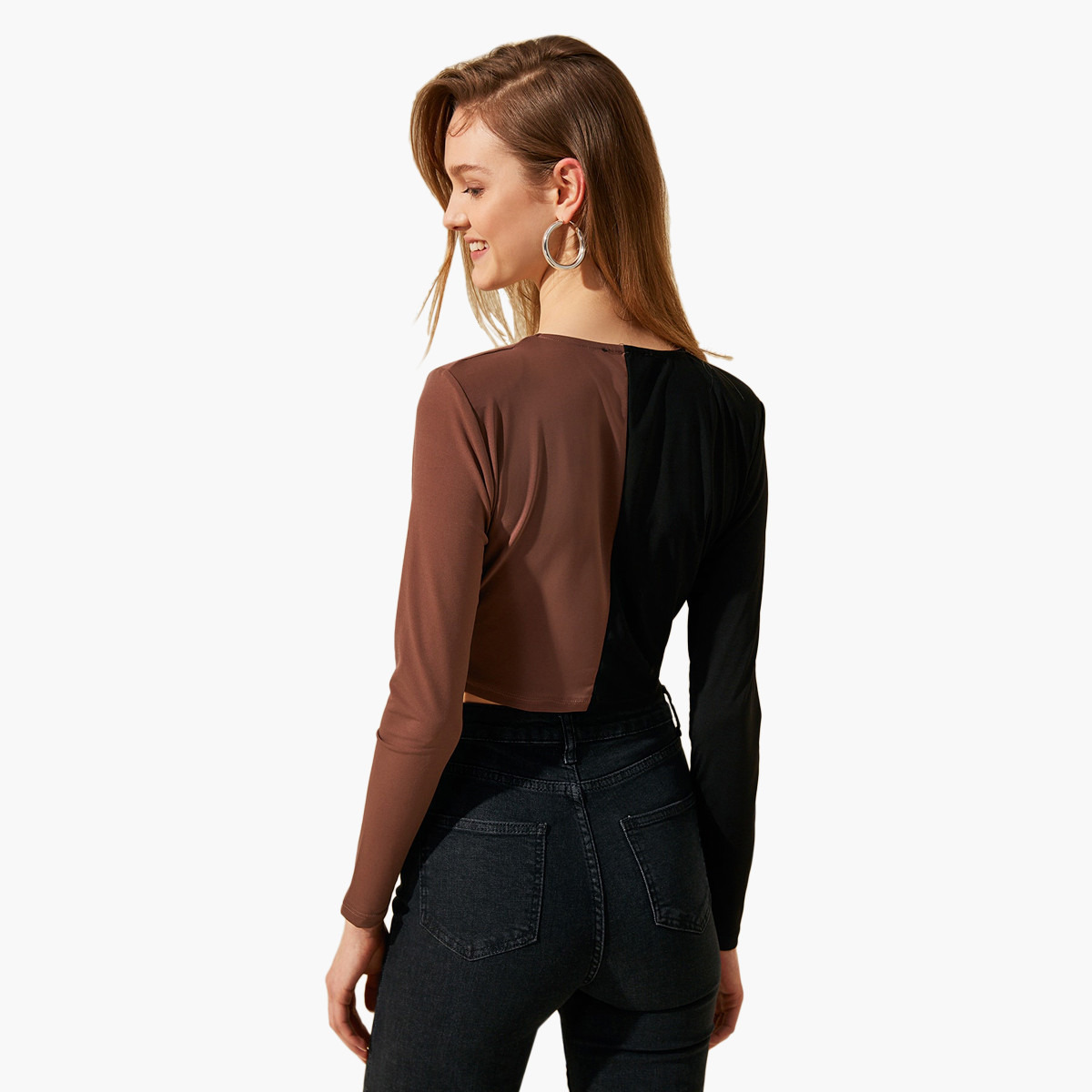 بلوزة بقوالب ملونة وياقة مستديرة وأكمام طويلة من ترينديول-women-clothing-tshirts-image-4