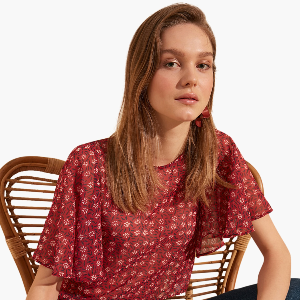 بلوزة قصيرة بياقة ضيقة وأكمام واسعة وطبعات أزهار من ترينديول-women-clothing-shirtsandblouses-blouses-image-3