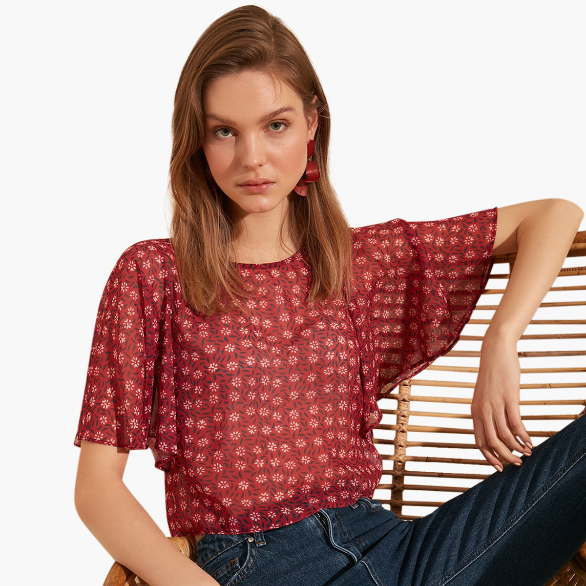 بلوزة قصيرة بياقة ضيقة وأكمام واسعة وطبعات أزهار من ترينديول-women-clothing-shirtsandblouses-blouses-image-1