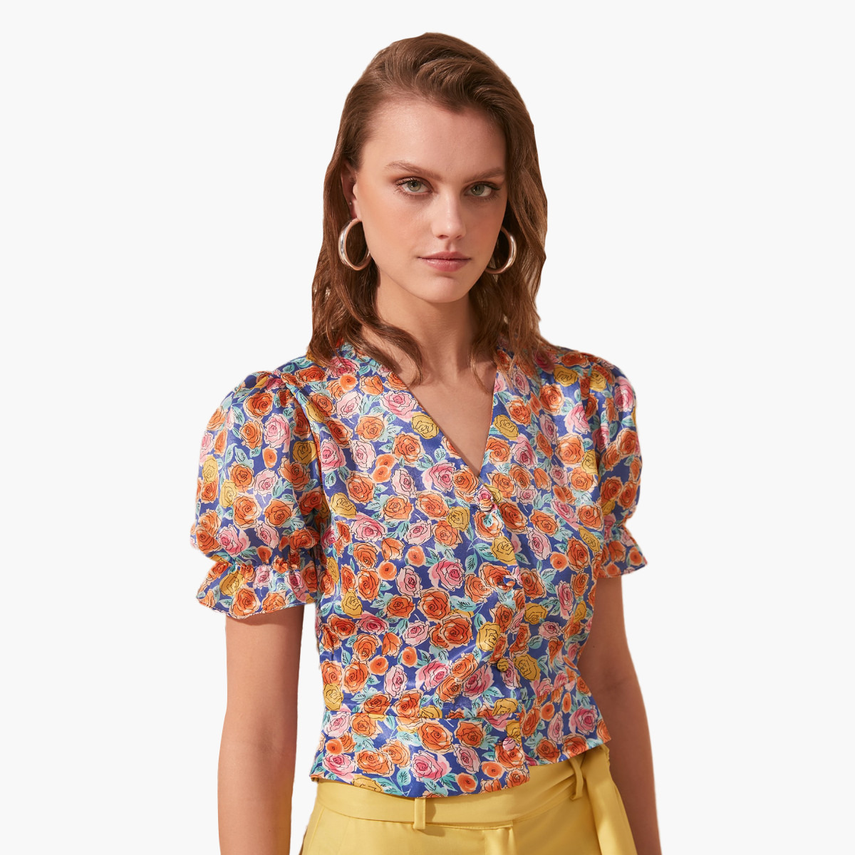 بلوزة بياقة V وأكمام منفوشة وطبعات أزهار من ترينديول-women-clothing-shirtsandblouses-blouses-image-1