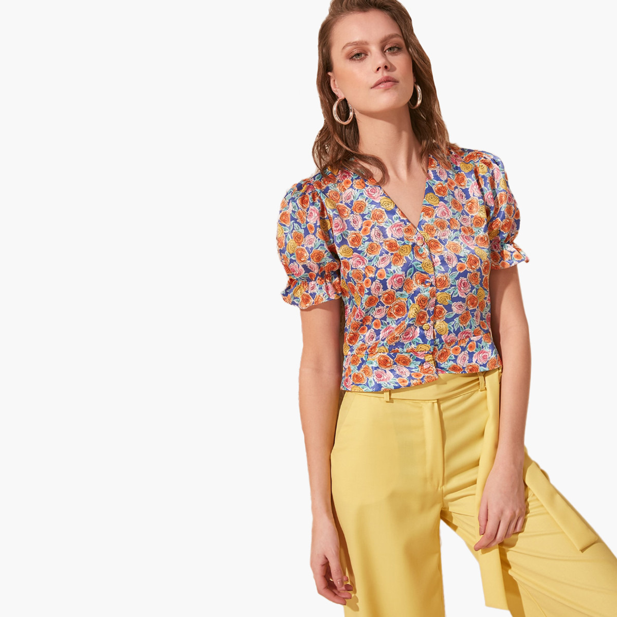 بلوزة بياقة V وأكمام منفوشة وطبعات أزهار من ترينديول-women-clothing-shirtsandblouses-blouses-image-4