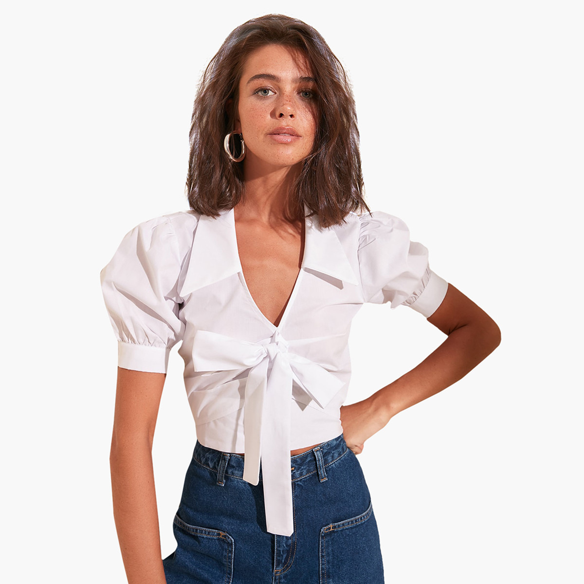 بلوزة سادة بياقة V وأكمام قصيرة من ترينديول-women-clothing-shirtsandblouses-blouses-image-1