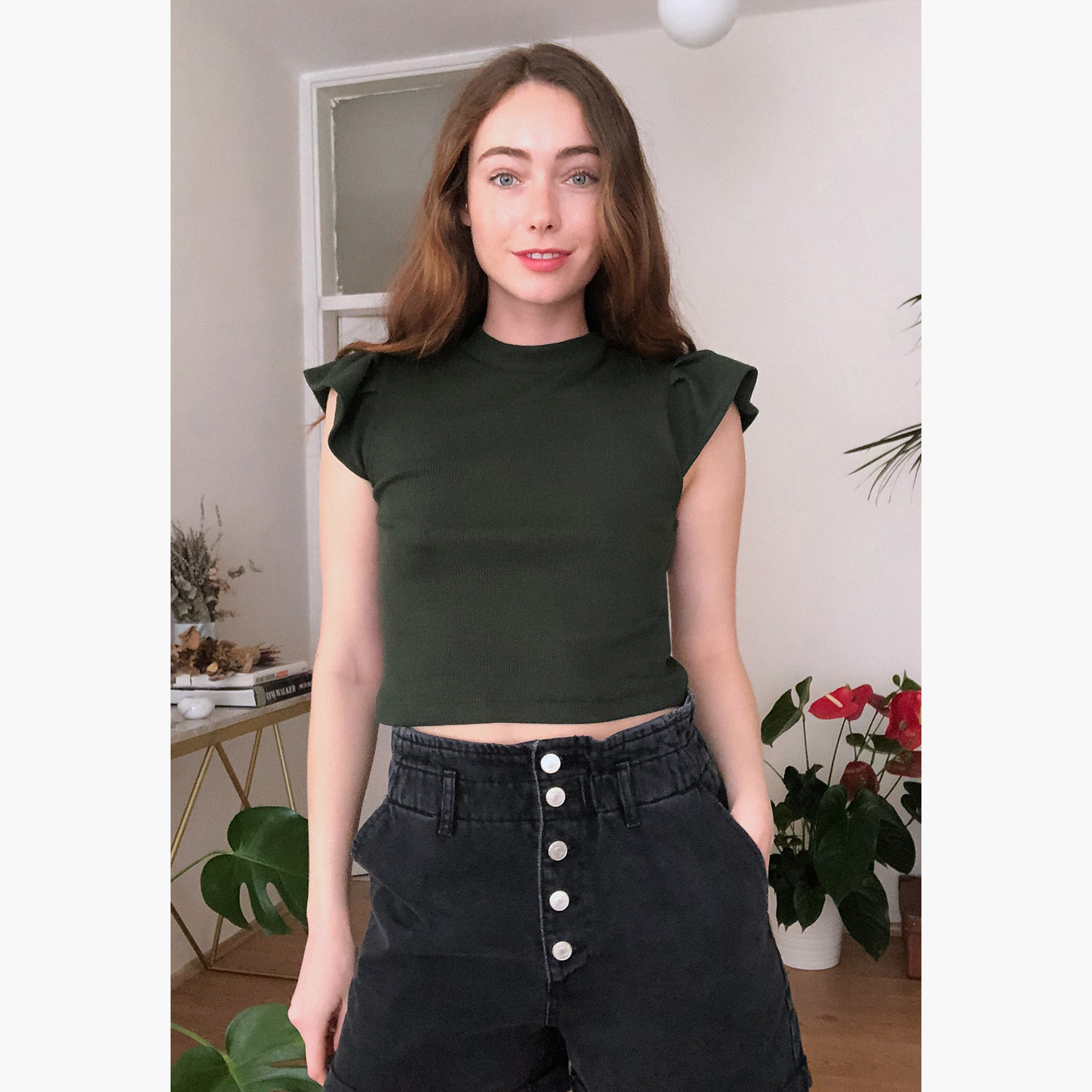 بلوزة قصيرة بارزة الملمس بياقة عالية وأكمام كاب من ترينديول-women-clothing-shirtsandblouses-blouses-image-1