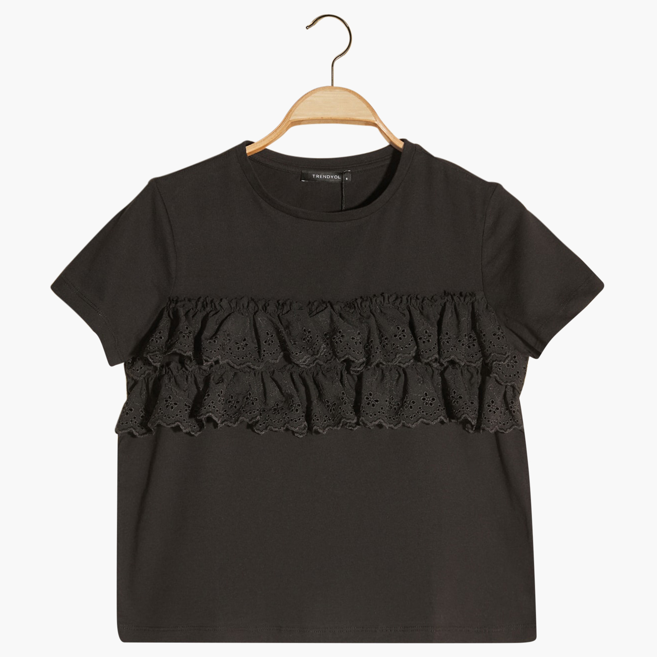 بلوزة سليم فيت بياقة مستديرة وأكمام قصيرة وتفاصيل كشكش من ترينديول-women-clothing-tshirts-image-1