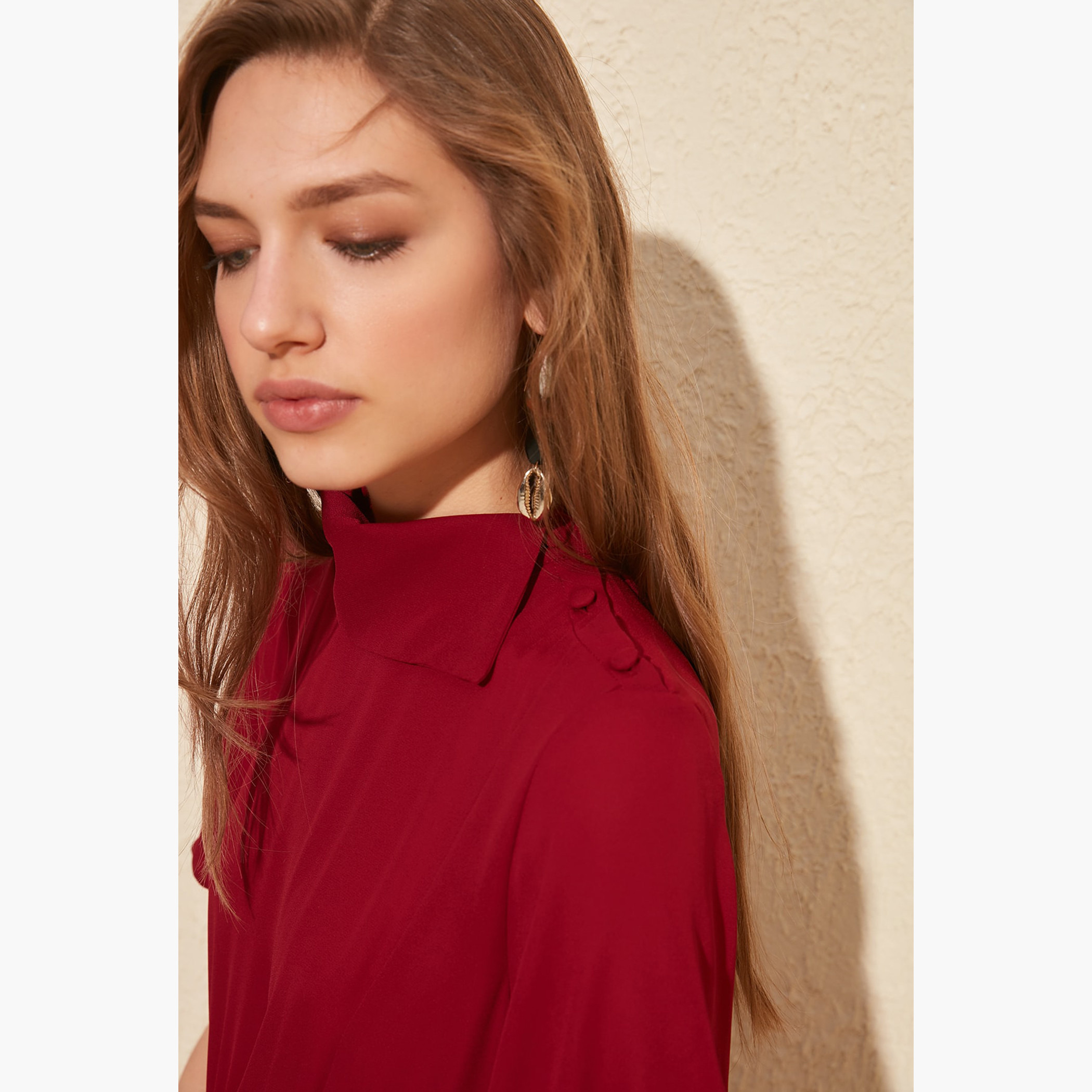 فستان ميدي طويل وقصير وياقة مطوية وتفاصيل فتحة جانبية من ترينديول-women-clothing-dresses-image-3