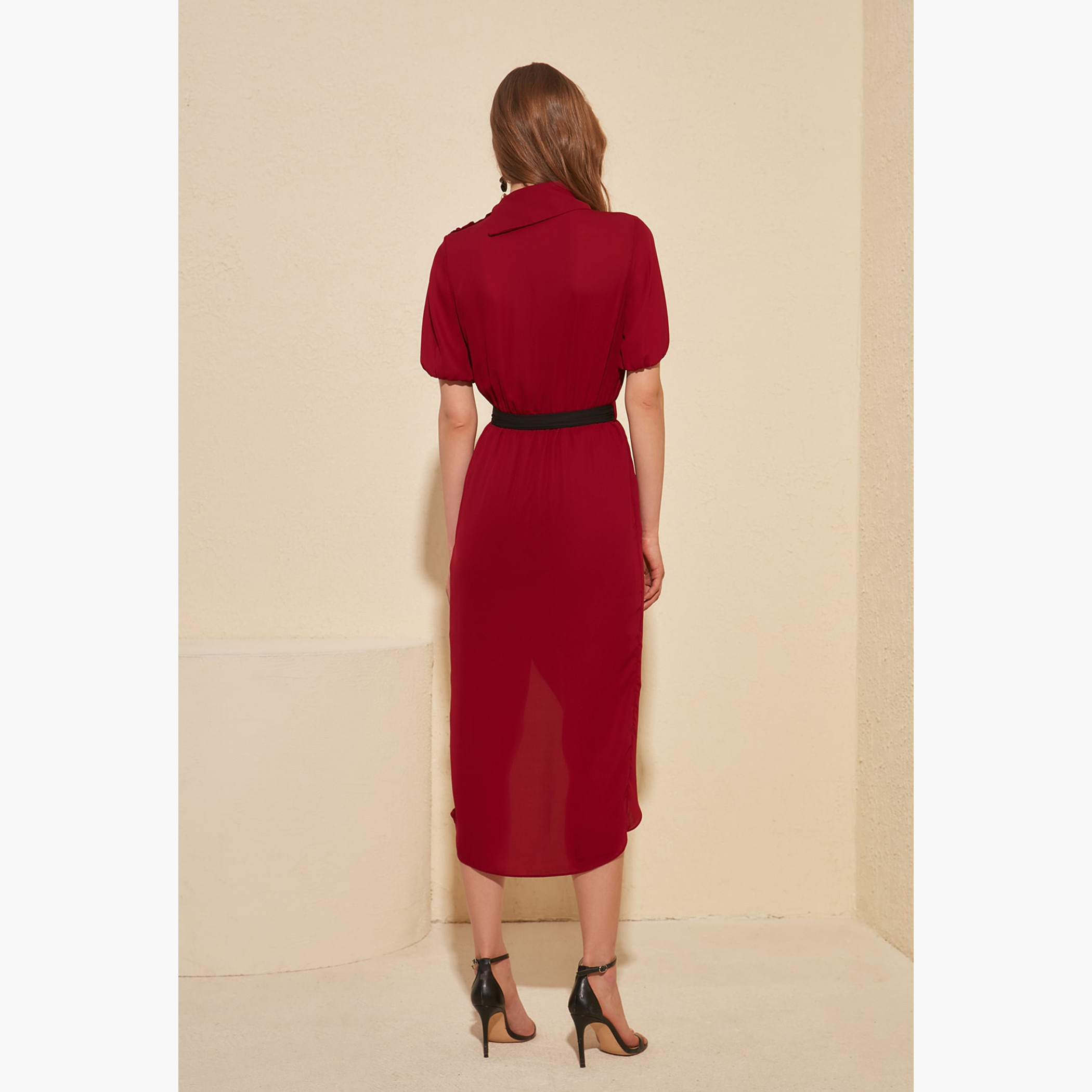 فستان ميدي طويل وقصير وياقة مطوية وتفاصيل فتحة جانبية من ترينديول-women-clothing-dresses-image-4