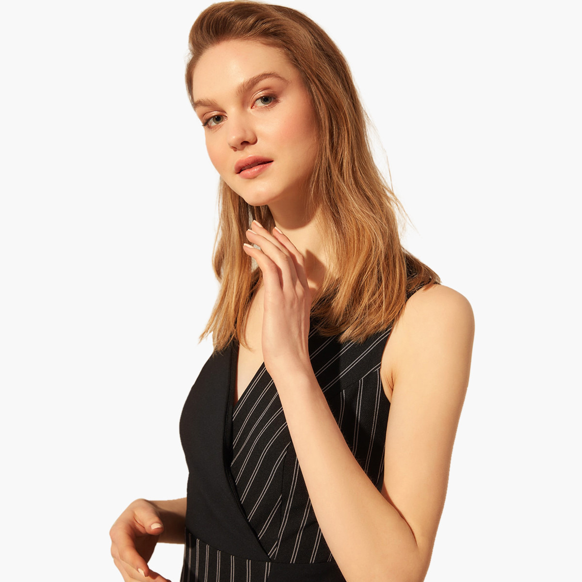فستان ميدي مخطط دون أكمام بياقة V وتفاصيل فتحة من ترينديول-women-clothing-dresses-image-3