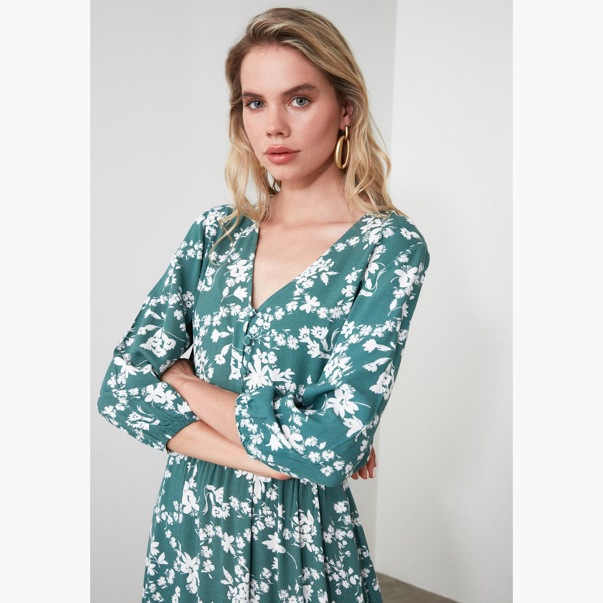 Trendyol Floral Print Midi A-line Dress with V-neck and Long Sleeves-women-clothing-dresses-image-3