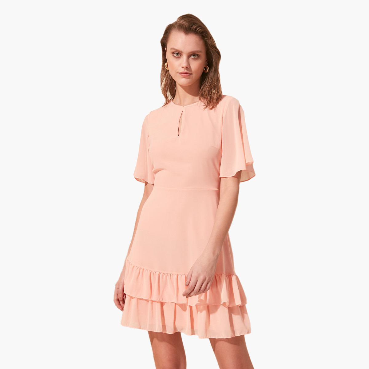 فستان ميني منسدل بتفاصيل كشكش وأكمام لامعة من ترينديول-women-clothing-dresses-image-6