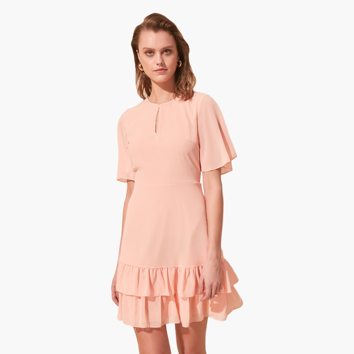 فستان ميني منسدل بتفاصيل كشكش وأكمام لامعة من ترينديول-women-clothing-dresses-image-9