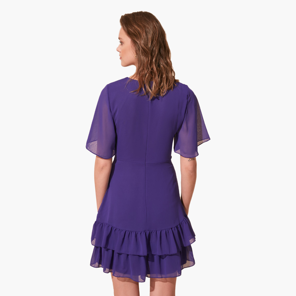 فستان ميني منسدل بتفاصيل كشكش وأكمام لامعة من ترينديول-women-clothing-dresses-image-5
