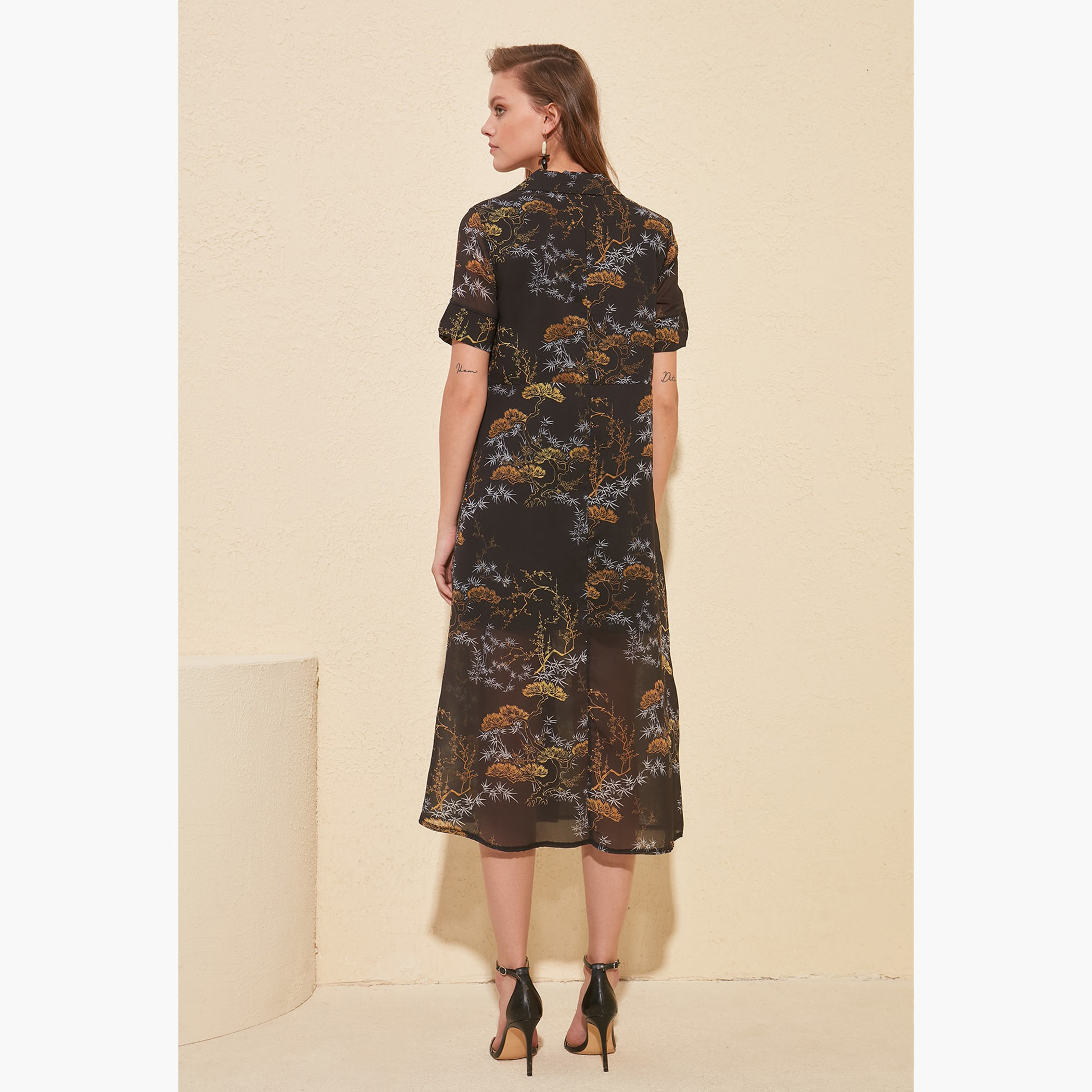 Trendyol Floral Print Midi Shift Dress with Short Sleeves-women-clothing-dresses-image-4