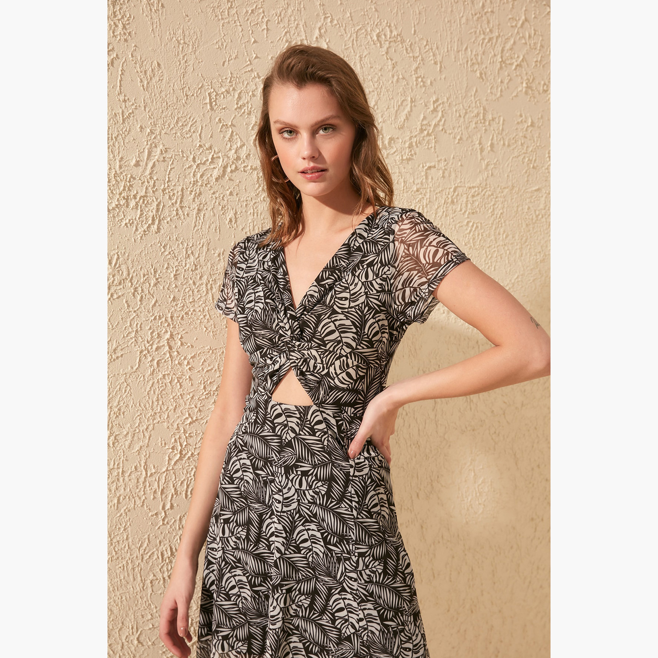 Trendyol Floral Print Midi Shift Dress with Short Sleeves-women-clothing-dresses-image-5