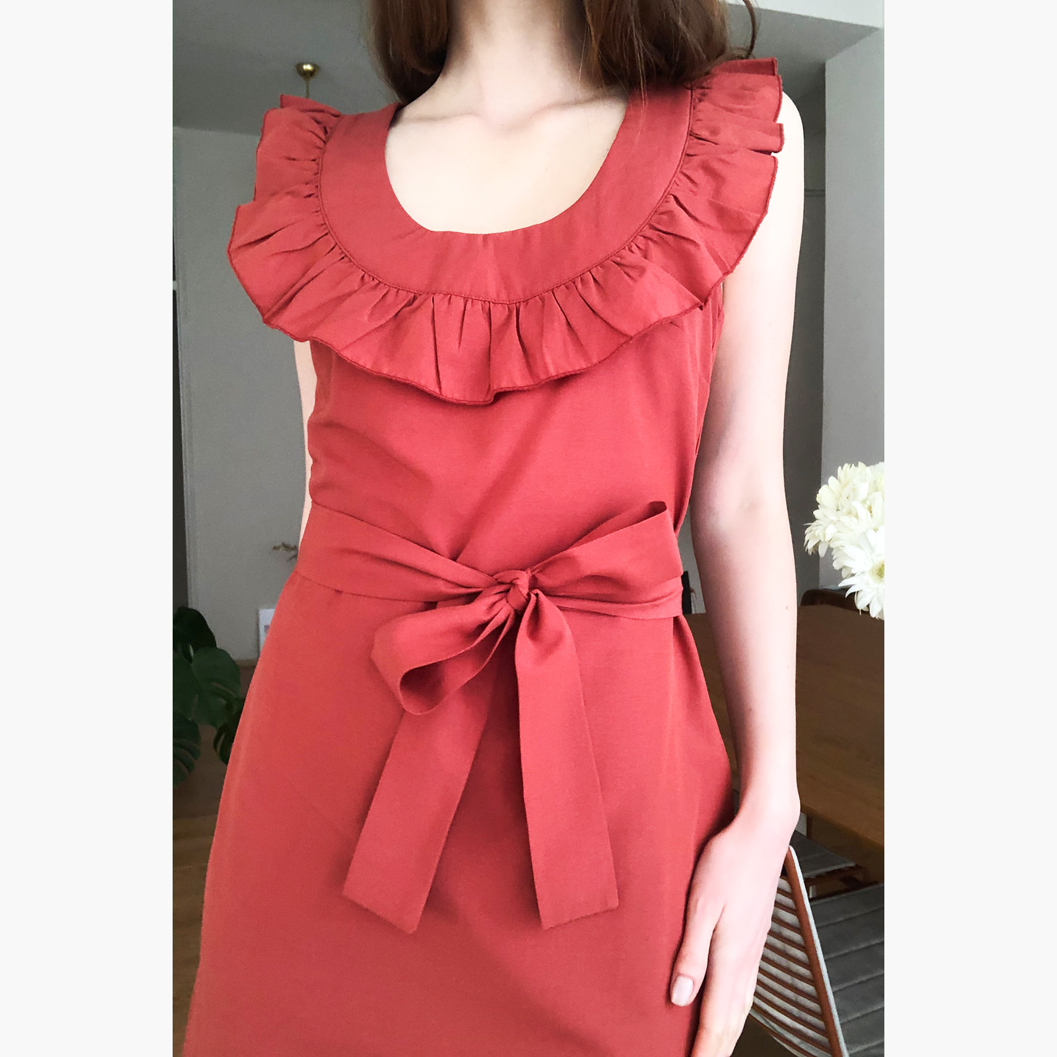 فستان ميني شيفون عصري مع ياقة كشكش من ترينديول-women-clothing-dresses-image-4