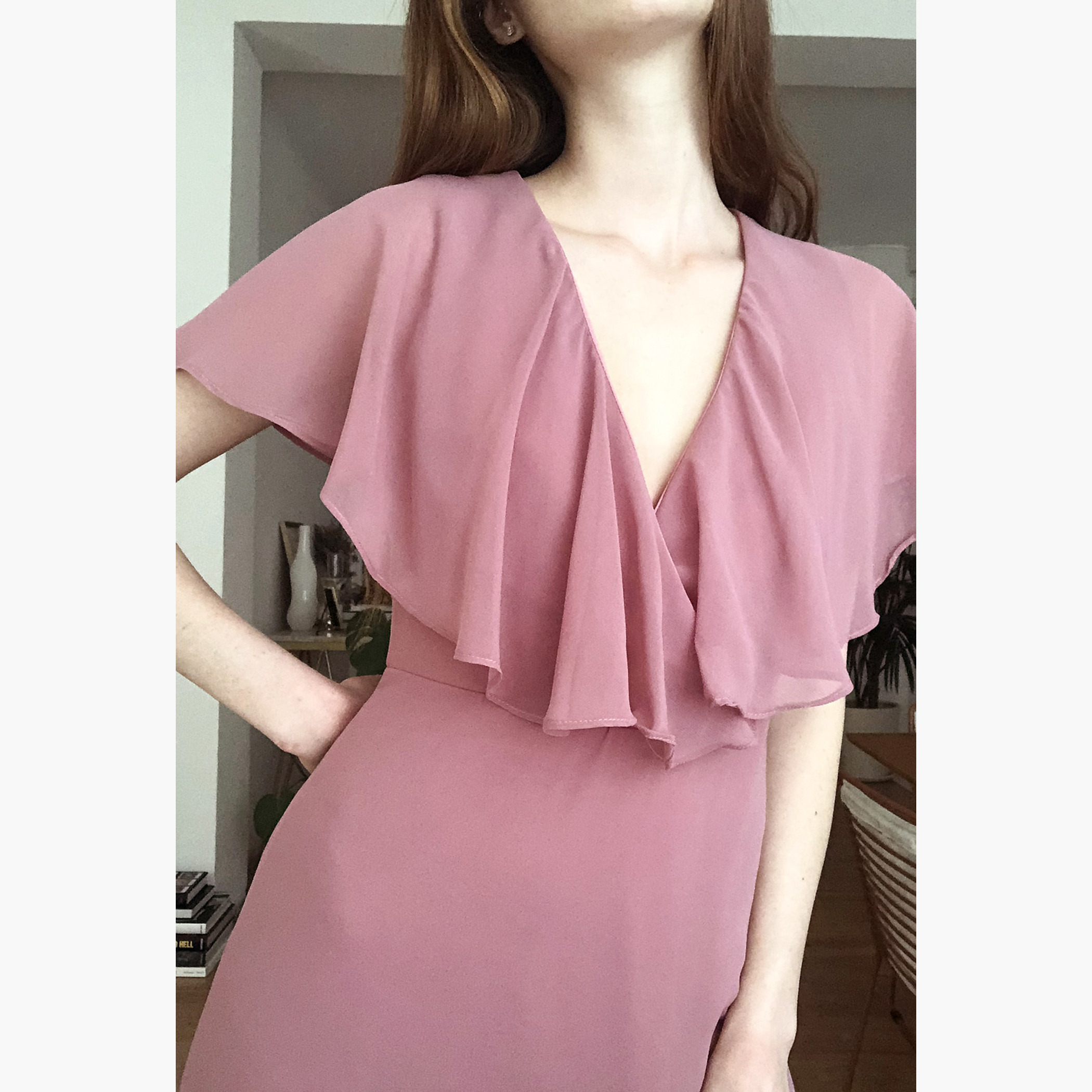 فستان طويل سادة بياقة V وأكمام كاب من ترينديول-women-clothing-dresses-image-2