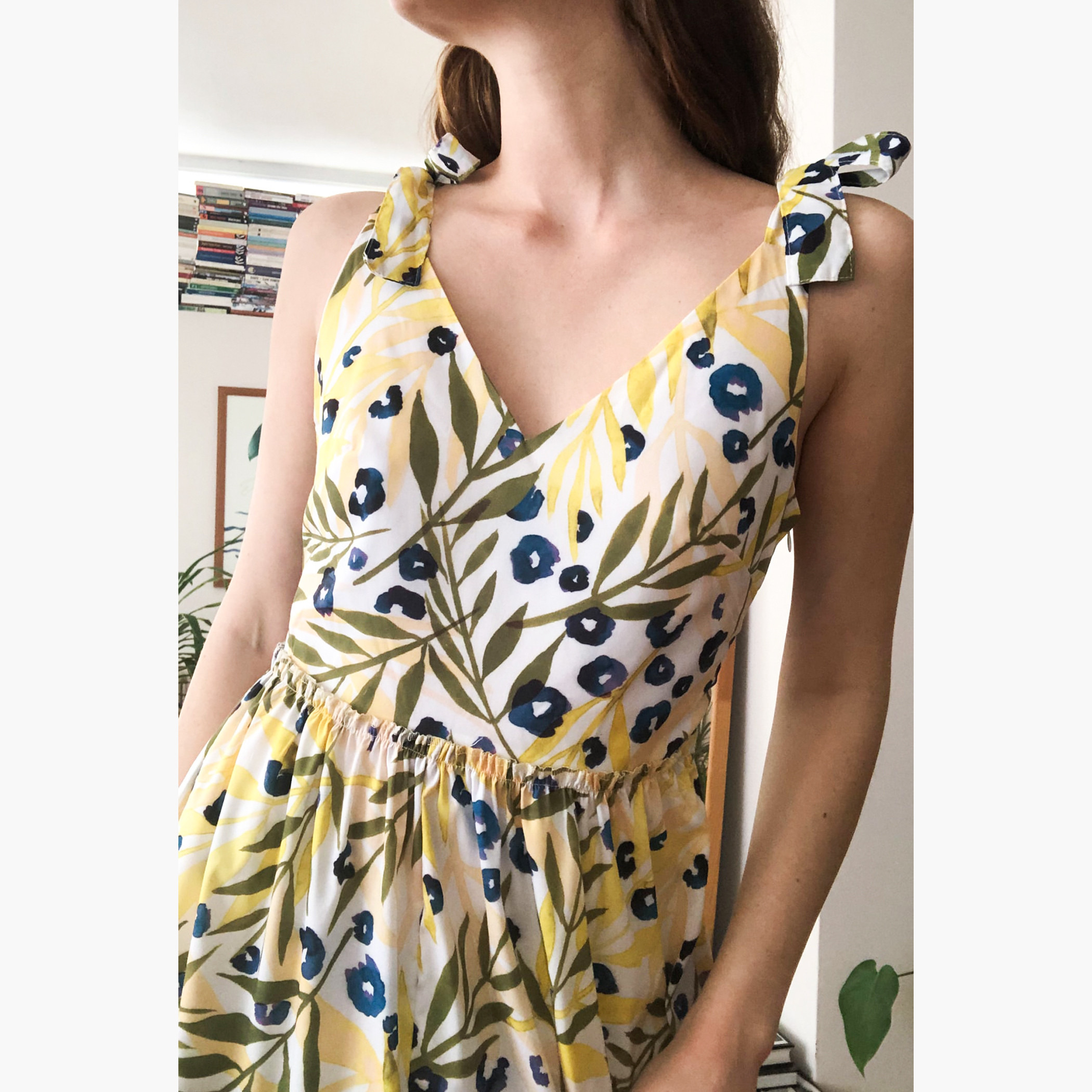 فستان ميدي دون أكمام بتفاصيل رباط وطبعات أزهار من ترينديول-women-clothing-dresses-image-2