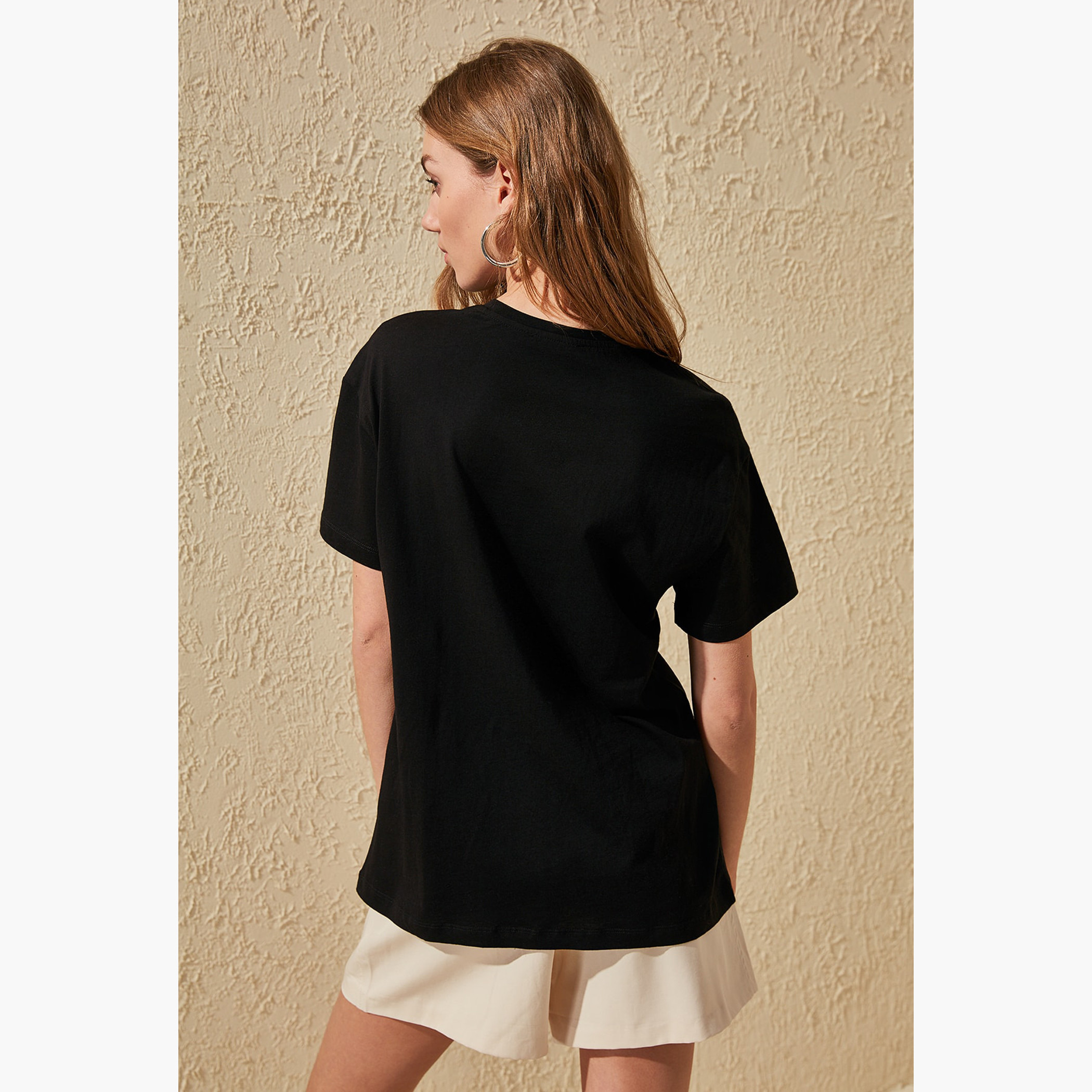 تيشيرت بياقة ضيقة وأكمام قصيرة وطبعات جرافيك من ترينديول-women-clothing-tshirts-image-5