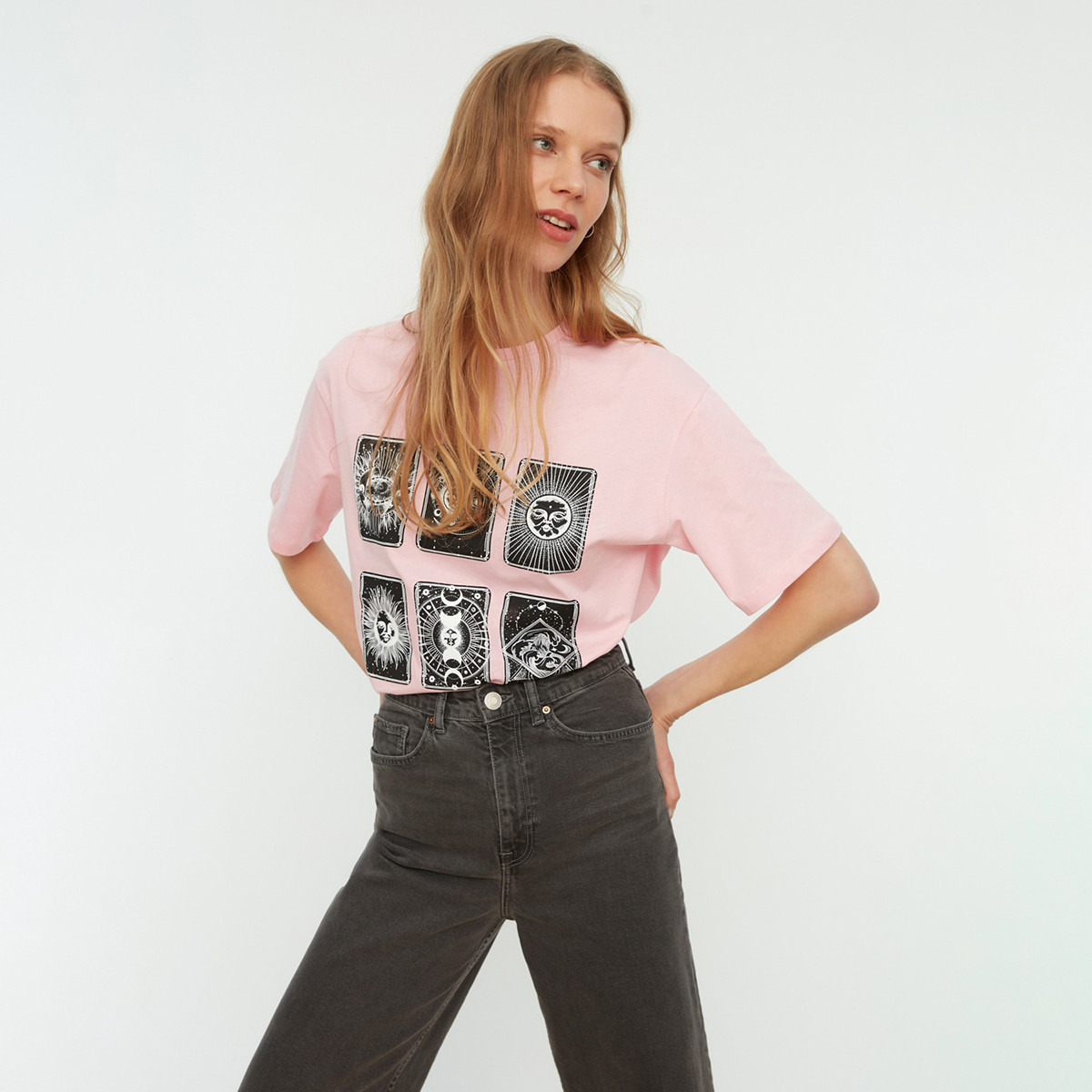 تي شيرت نسائي من ترينديول مطبوع بأكمام قصيرة و ياقة مستديرة مع لون وردي-women-clothing-tshirts-image-2