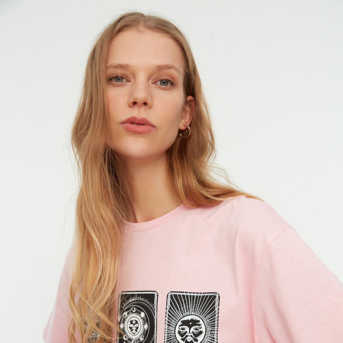تي شيرت نسائي من ترينديول مطبوع بأكمام قصيرة و ياقة مستديرة مع لون وردي-women-clothing-tshirts-image-3