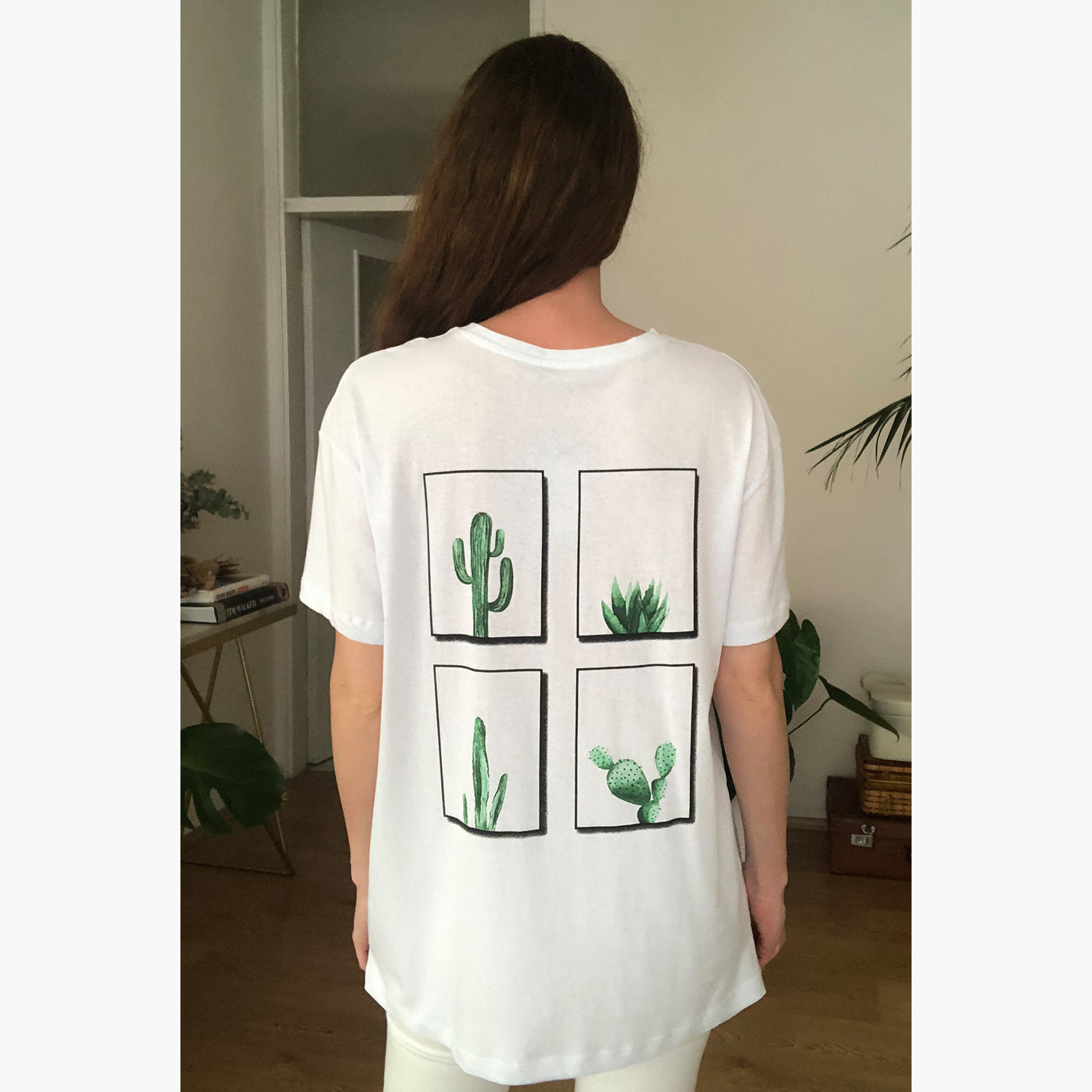 تيشيرت بياقة ضيّقة وأكمام قصيرة وطبعات من ترينديول-women-clothing-tshirts-image-1