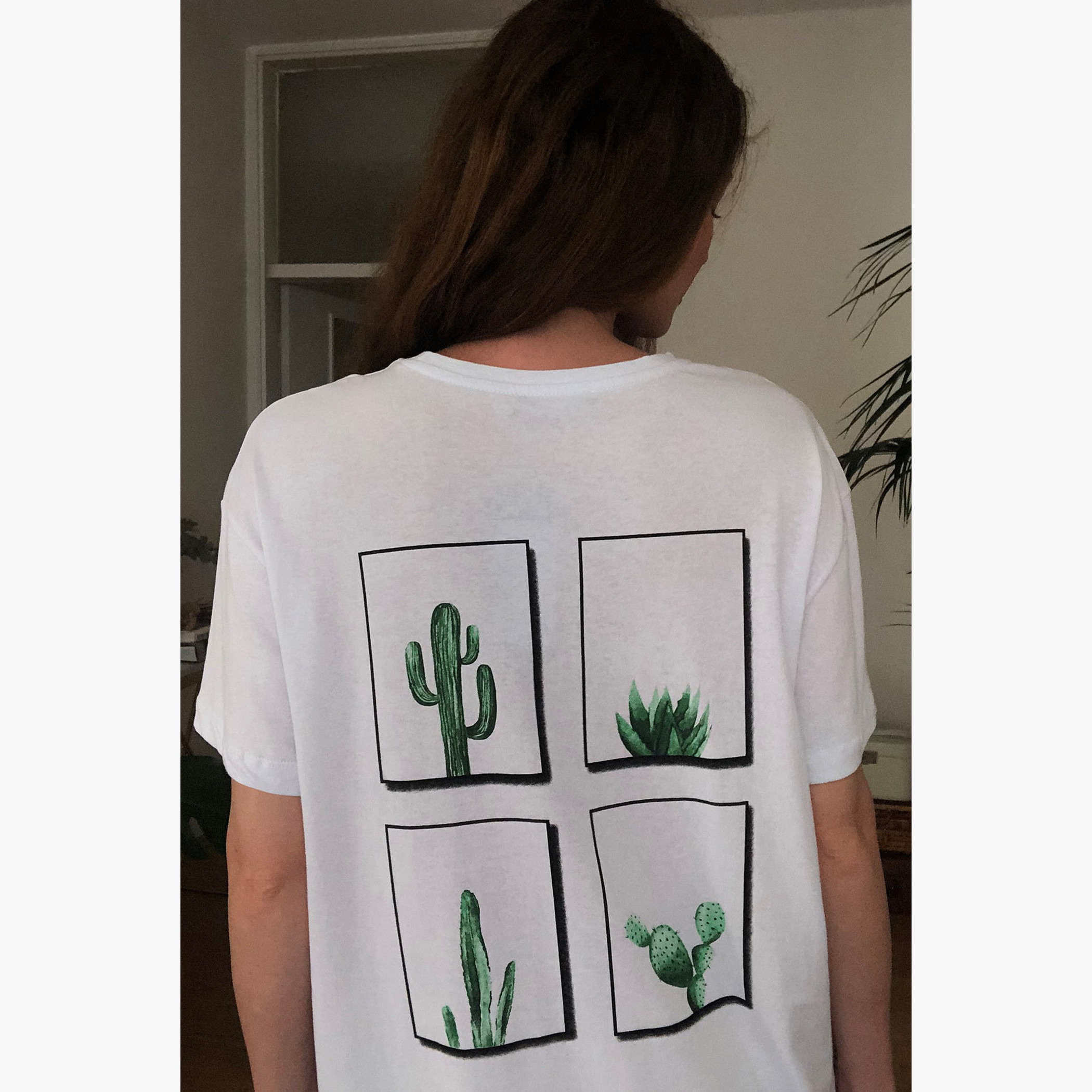 تيشيرت بياقة ضيّقة وأكمام قصيرة وطبعات من ترينديول-women-clothing-tshirts-image-2