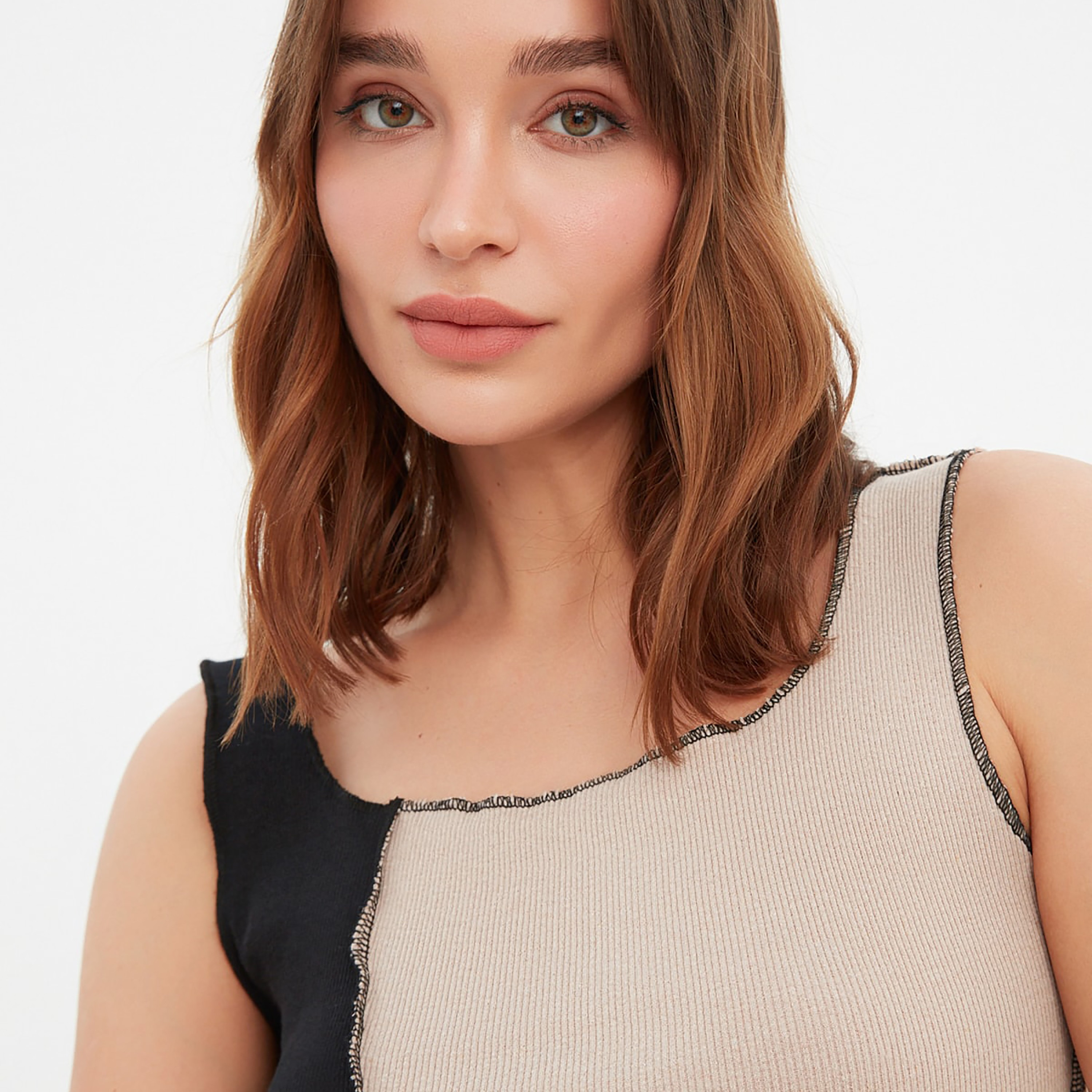 توب نسائي بدون أكمام بلون أسود مع مزين من ترينديول-women-clothing-shirtsandblouses-blouses-image-3