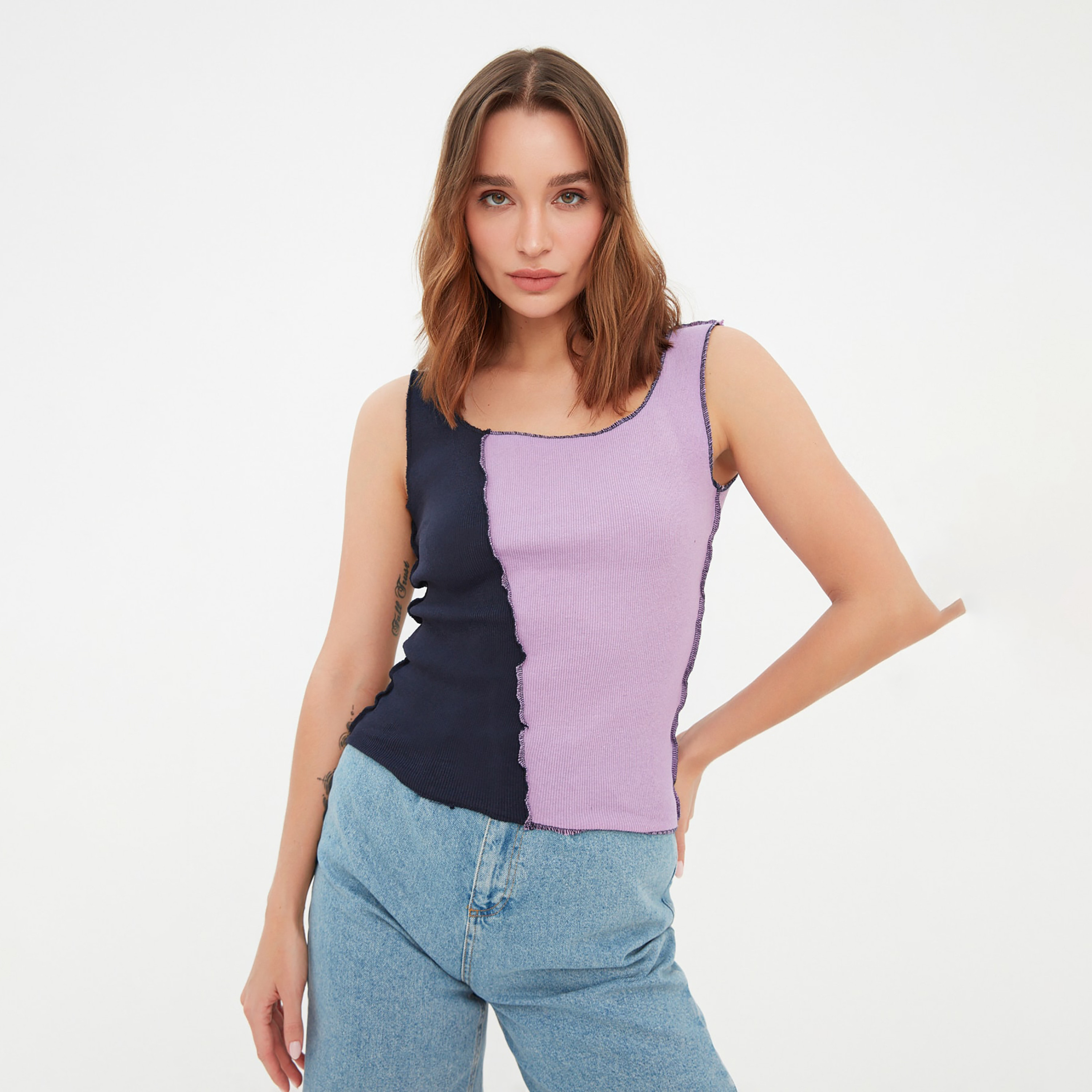 توب نسائي بدون أكمام بلون أسود مع مزين من ترينديول-women-clothing-shirtsandblouses-blouses-image-6