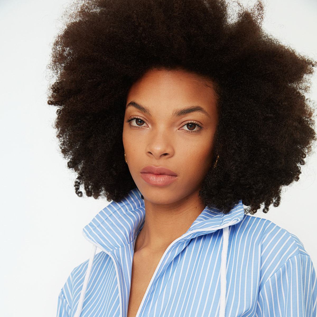 قميص ترينديول نسائي بلون أزرق مخطط بياقة عالية وسحاب أمامي-women-clothing-shirtsandblouses-blouses-image-2