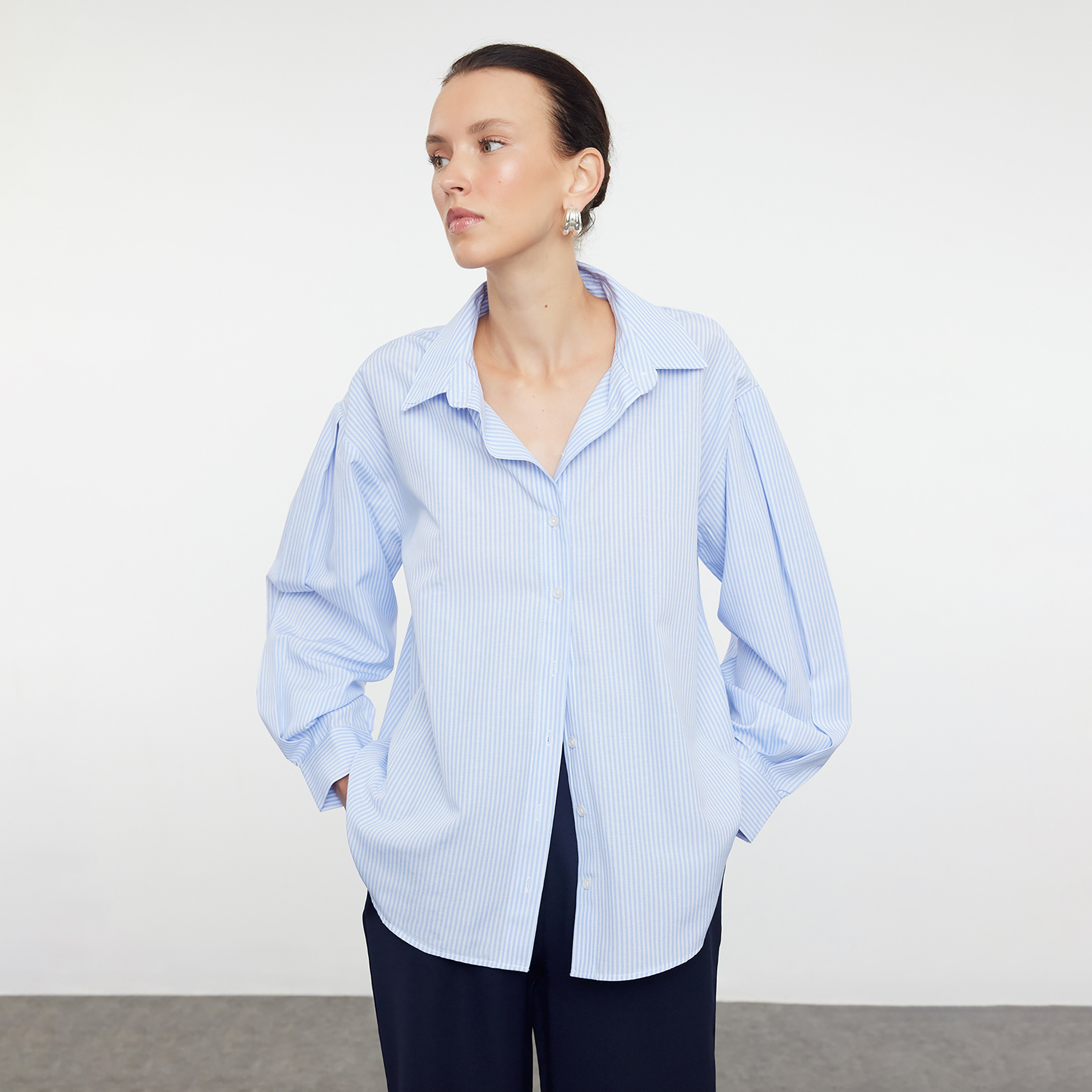 قميص حريمي أزرق مخطط بياقة قميص وأكمام منسدلة من تريندي يول ميلا-women-clothing-shirtsandblouses-shirts-image-1
